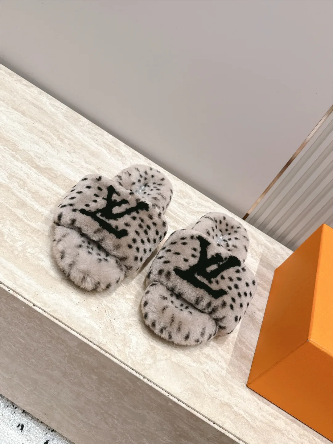 Women's Slippers LOUIS VUITTON 18470072