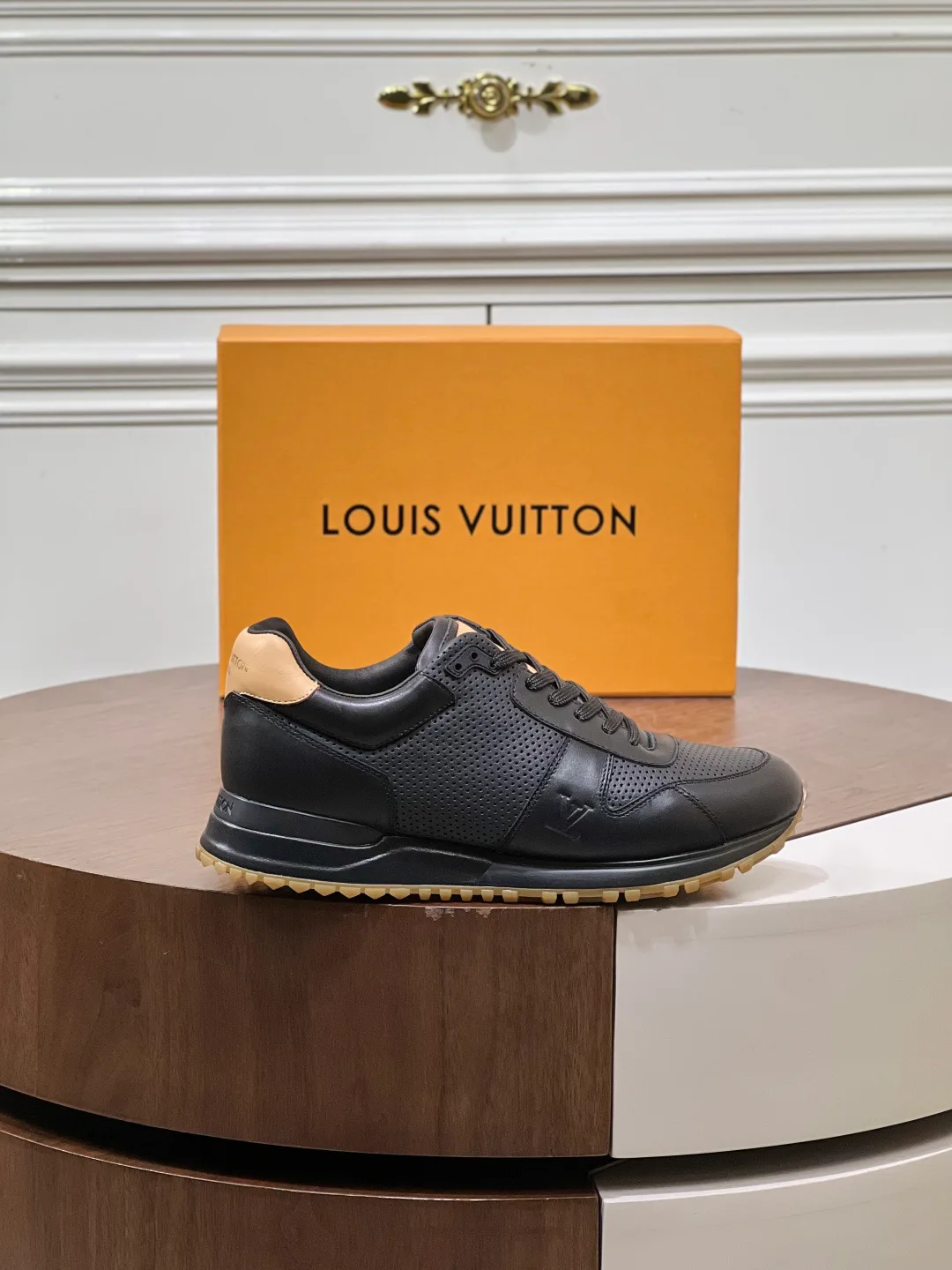 Men's Sneakers LOUIS VUITTON 18039349
