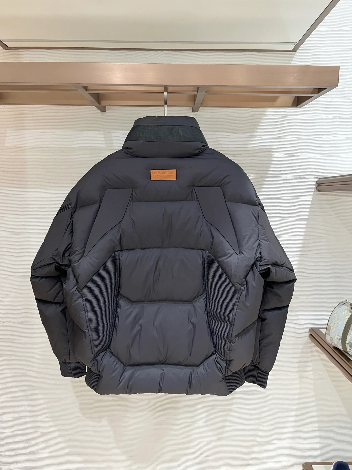 Men's Jackets And Down Jackets LOUIS VUITTON 17930652