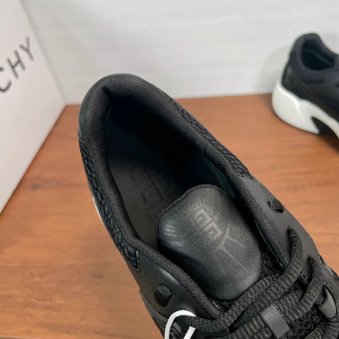 Men's Sneakers GIVENCHY 17307244