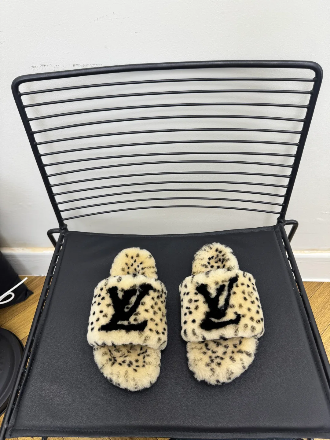 Women's Slippers LOUIS VUITTON 18366817