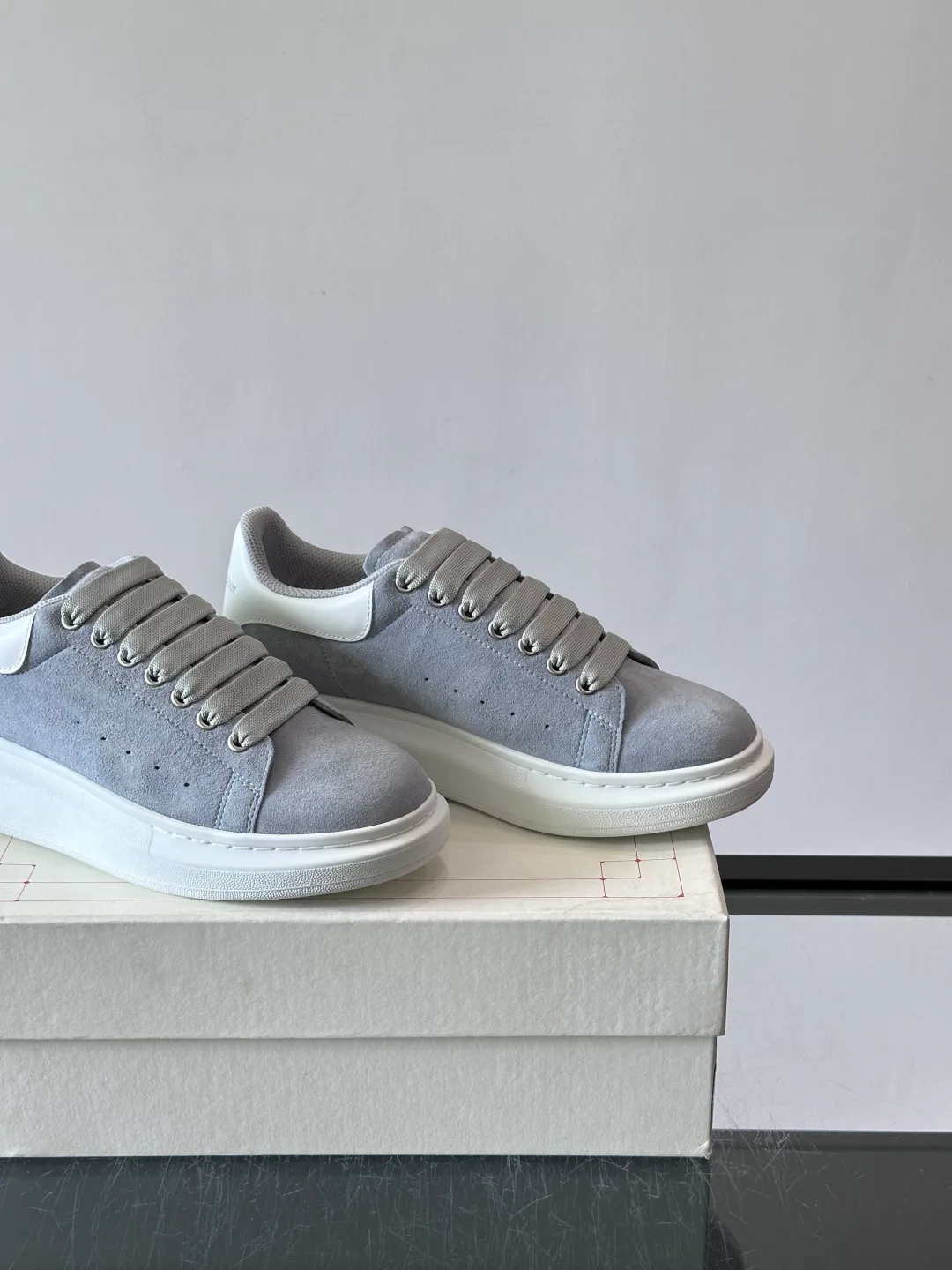 Women's Sneakers ALEXANDER MCQUEEN 17447546