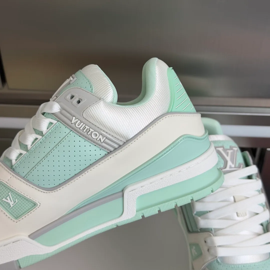 Women's Sneakers LOUIS VUITTON 17483745