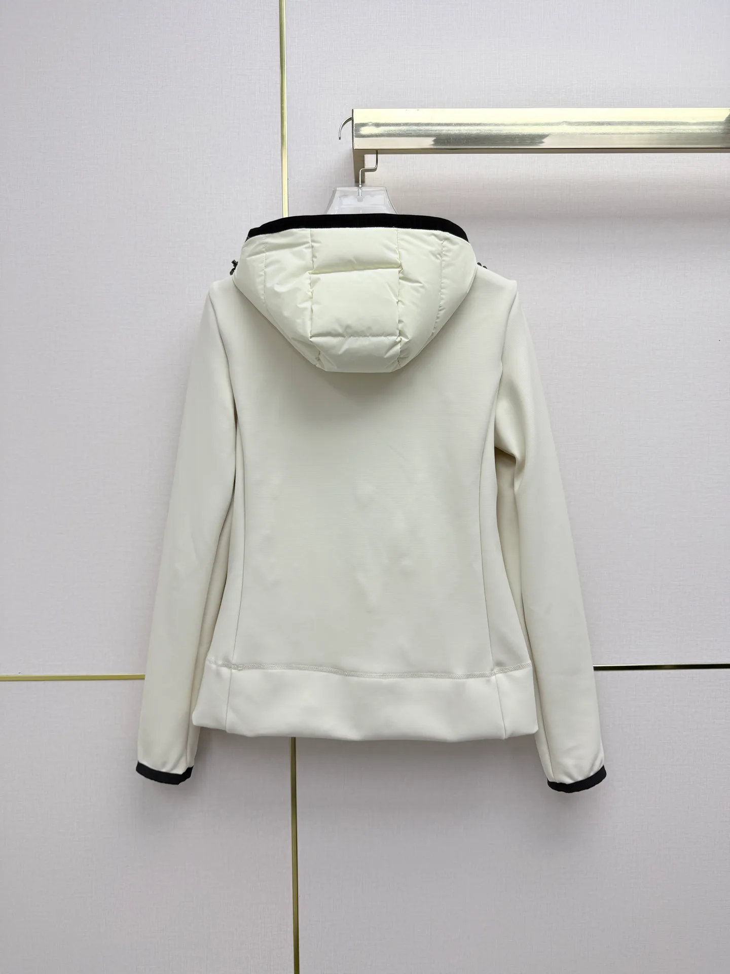 Women's Jackets And Down Jackets MONCLER 18435808