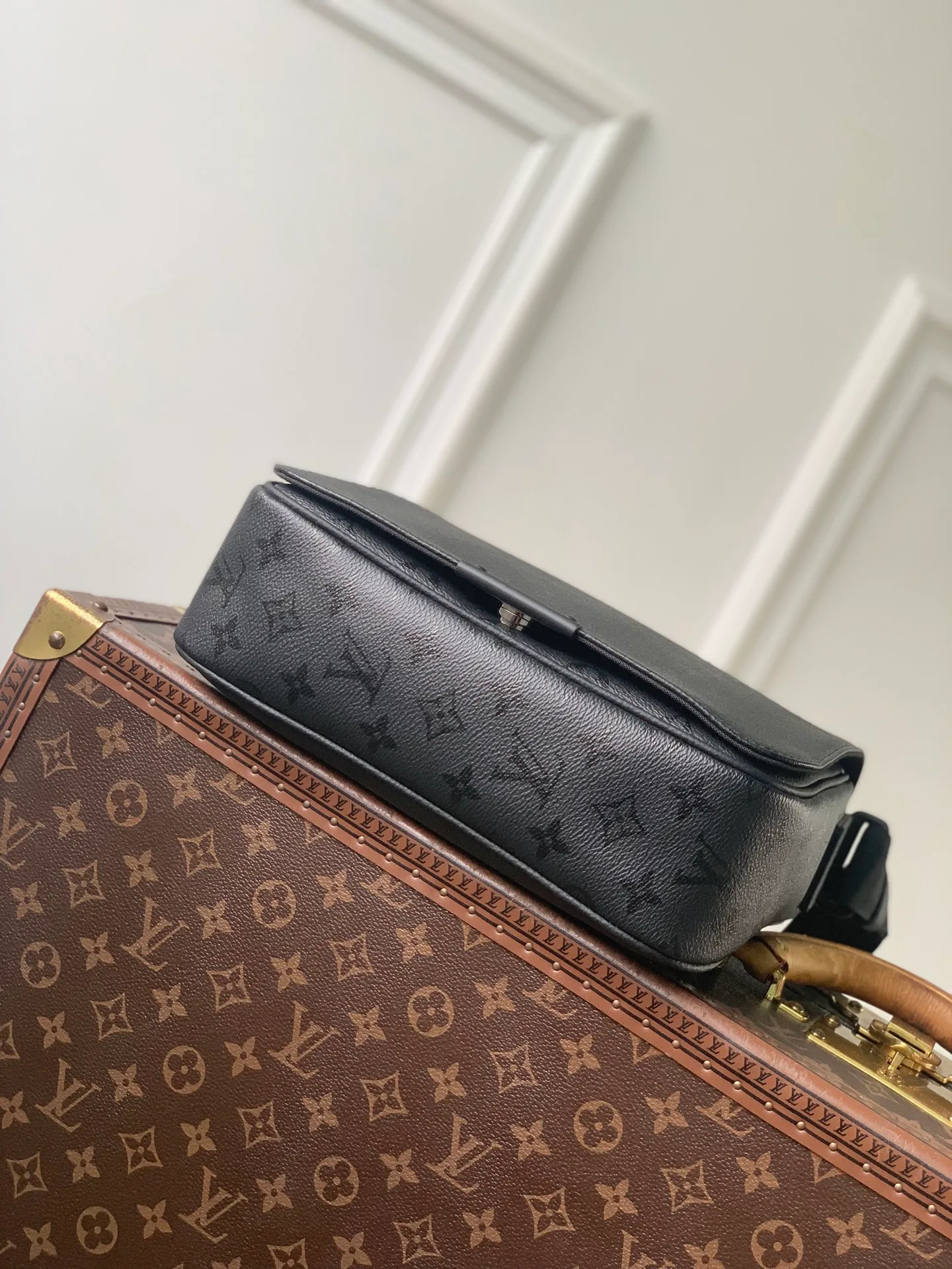 Women's Shoulder Bags LOUIS VUITTON 18147470