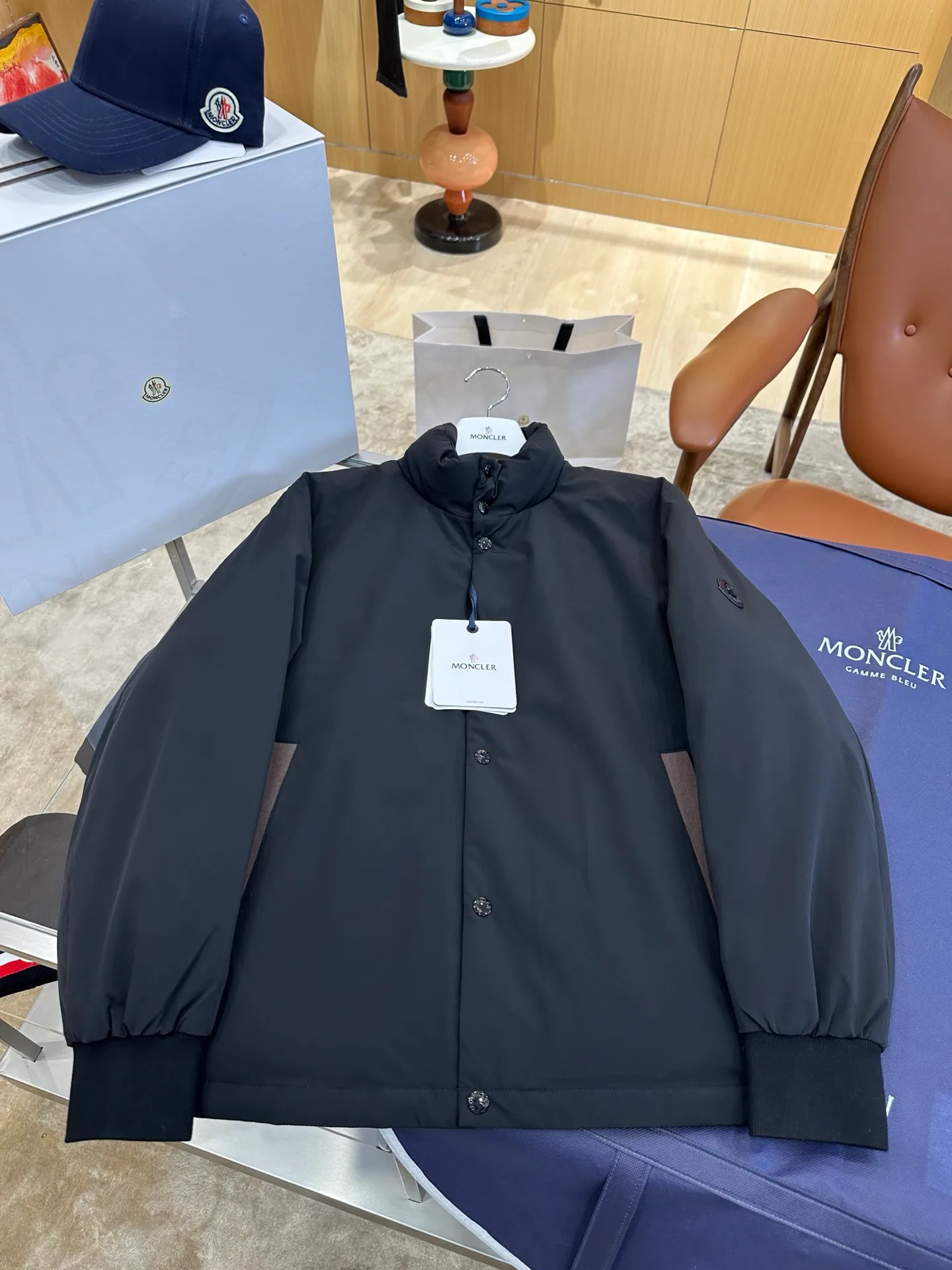 Men's Jackets And Down Jackets MONCLER 18461325