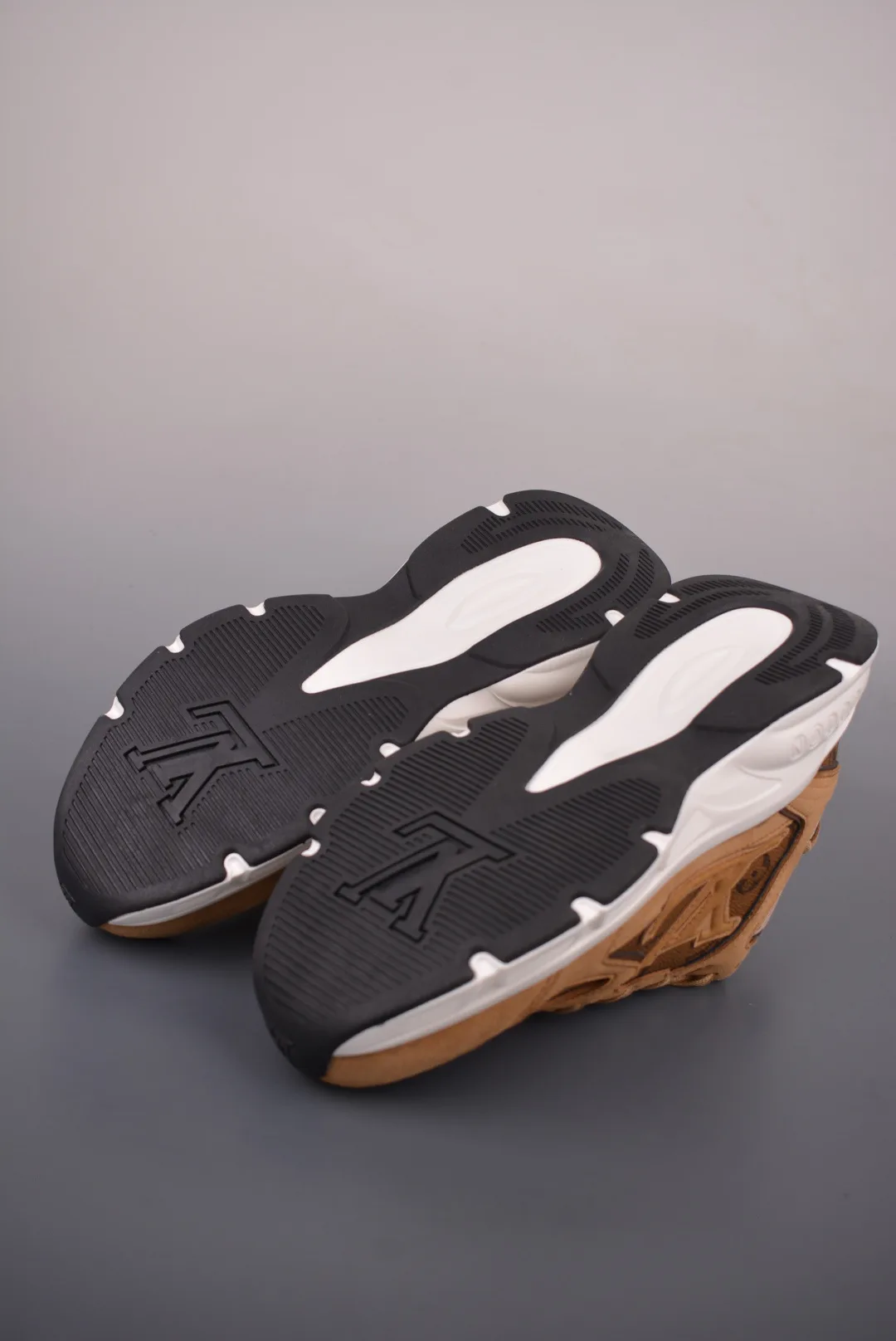 Men's Sneakers LOUIS VUITTON 17429974