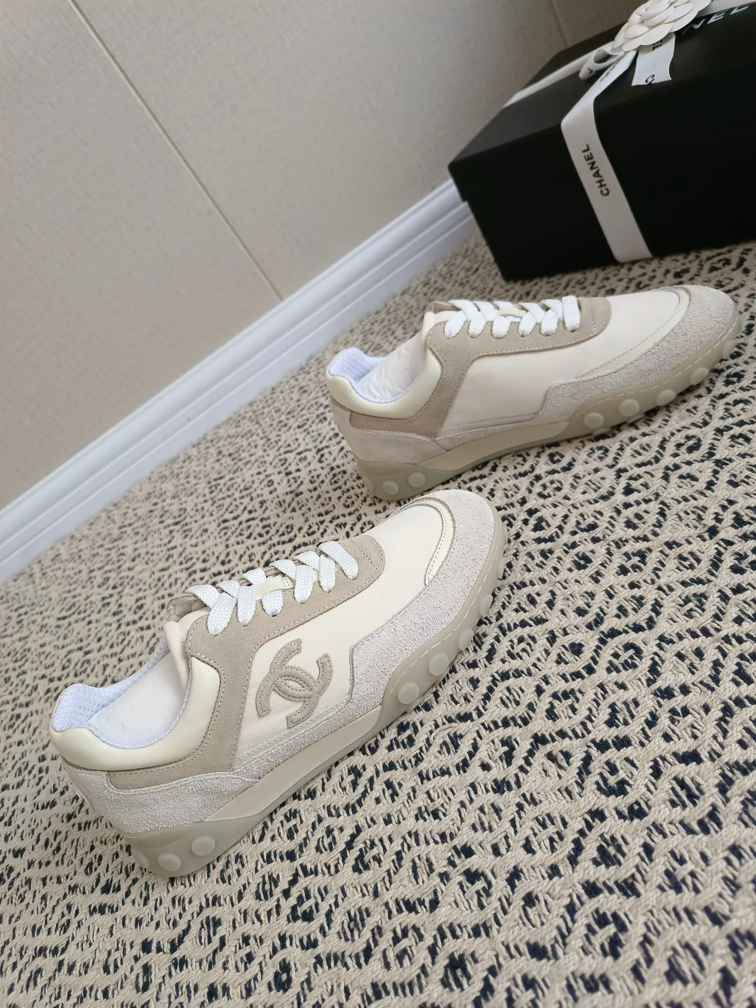Women's Sneakers CHANEL 18475410