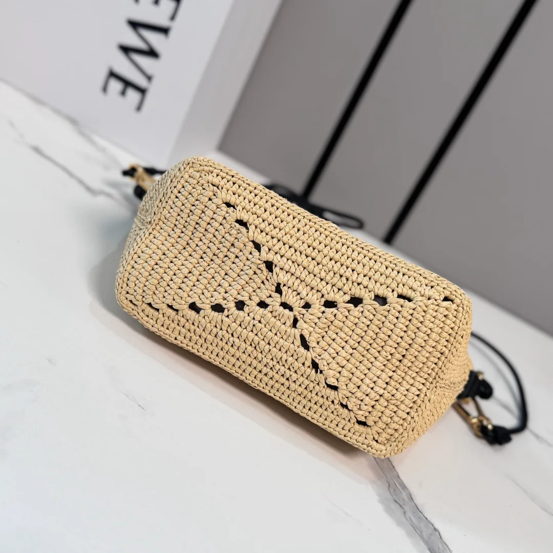Women's Classic Handbags LOEWE 17818152