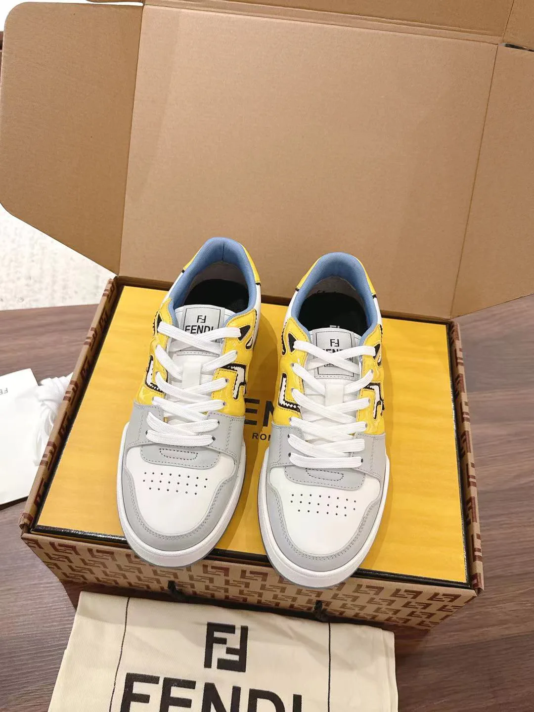 Women's Sneakers FENDI 18219552