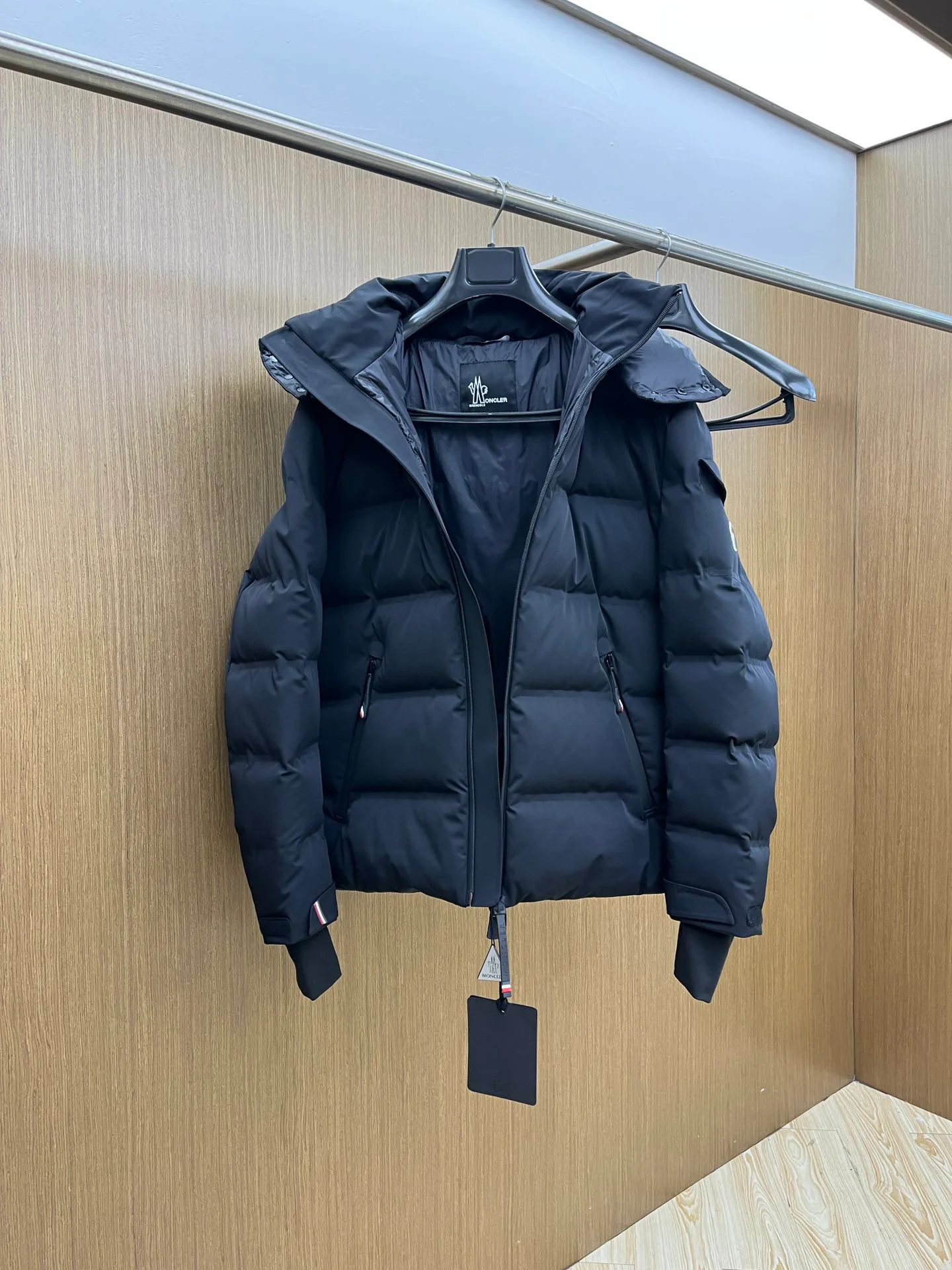 Men's Jackets And Down Jackets MONCLER 18194605