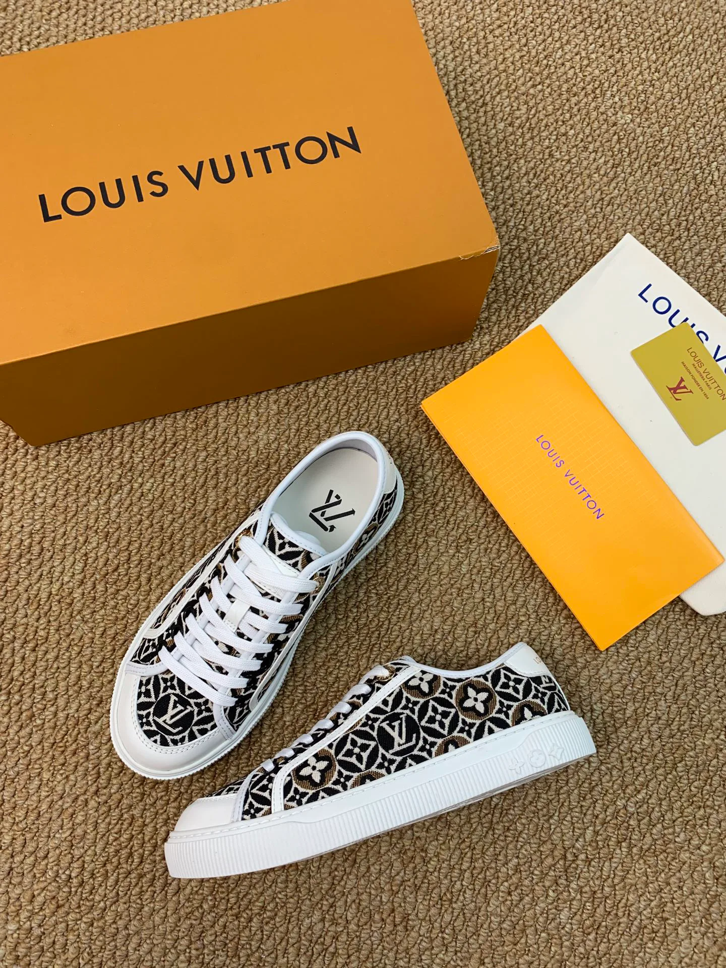 Women's Sneakers LOUIS VUITTON 17545201