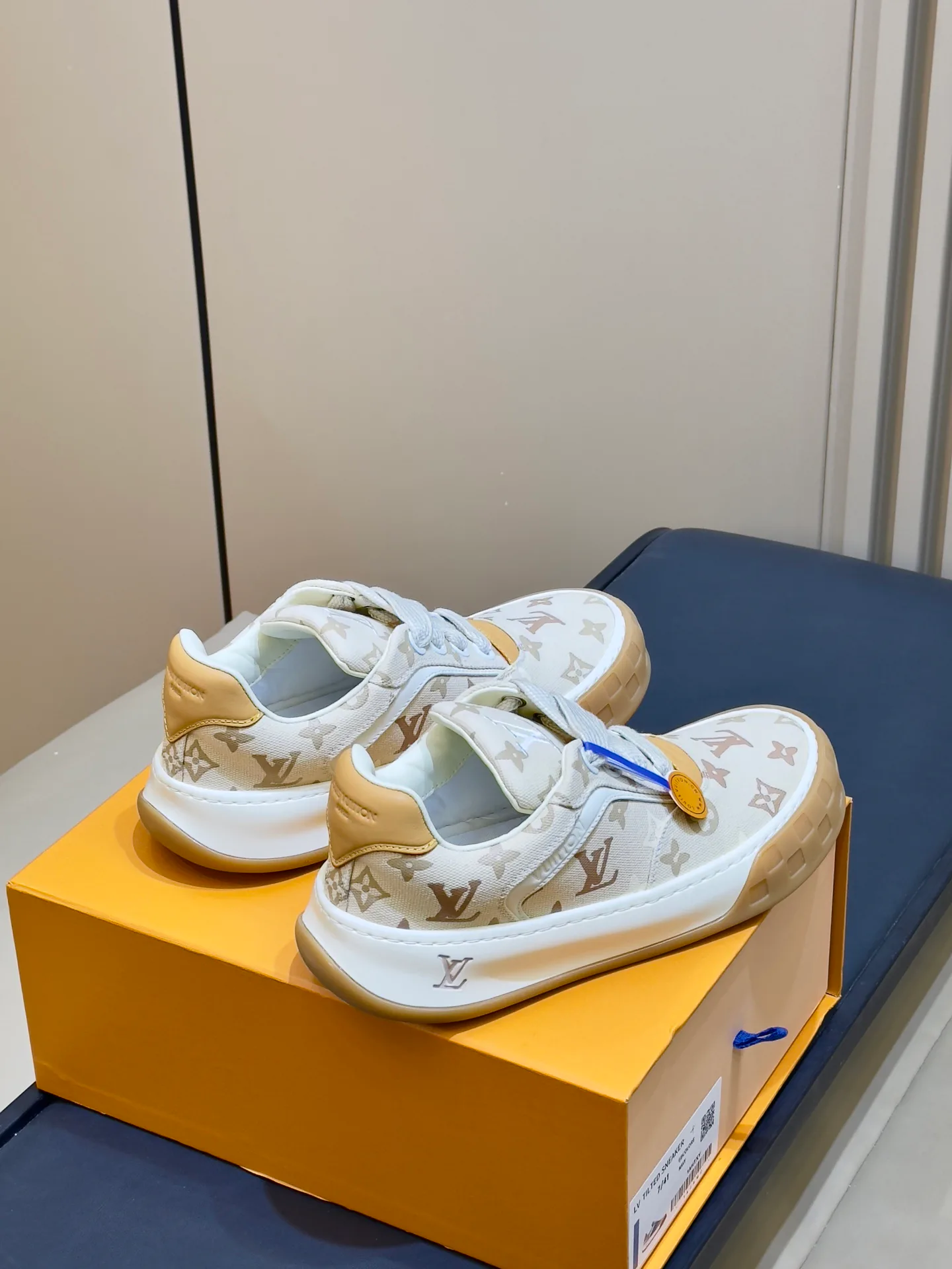 Men's Sneakers LOUIS VUITTON 18073515