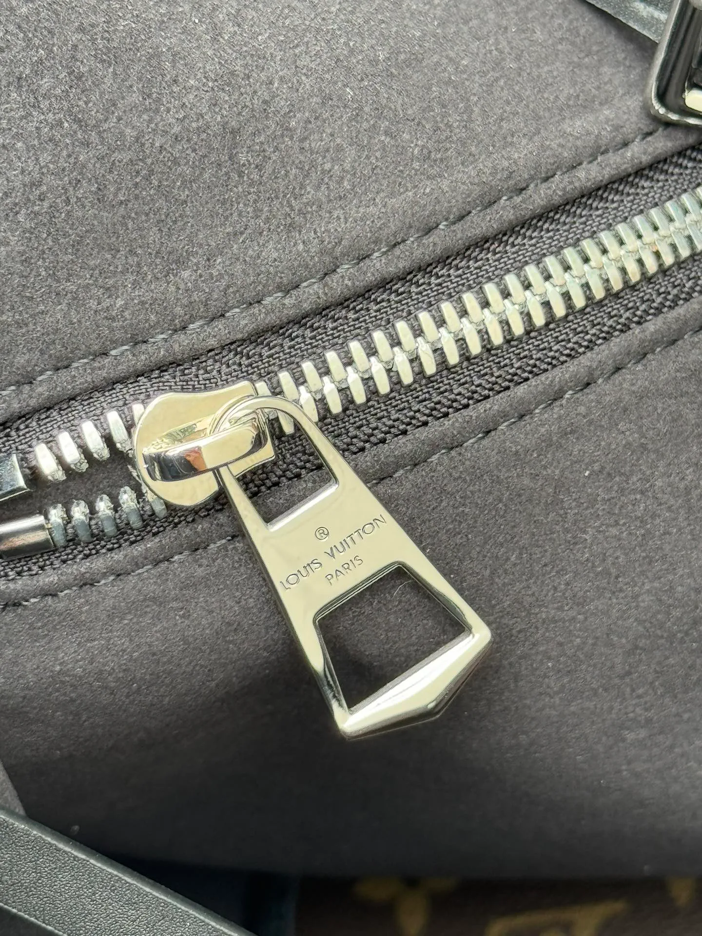 Women's Classic Handbags LOUIS VUITTON 18376379