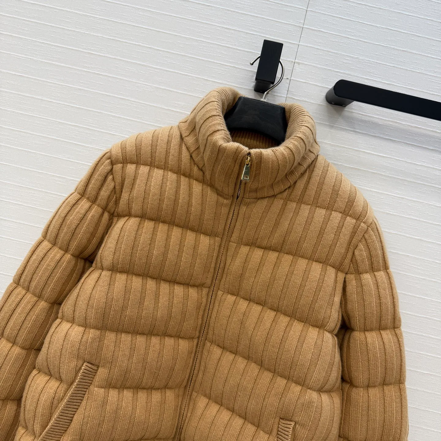 Women's Jackets And Down Jackets MONCLER 18325191