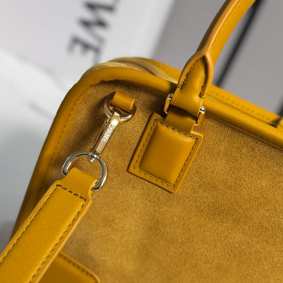 Women's Classic Handbags LOEWE 18328832