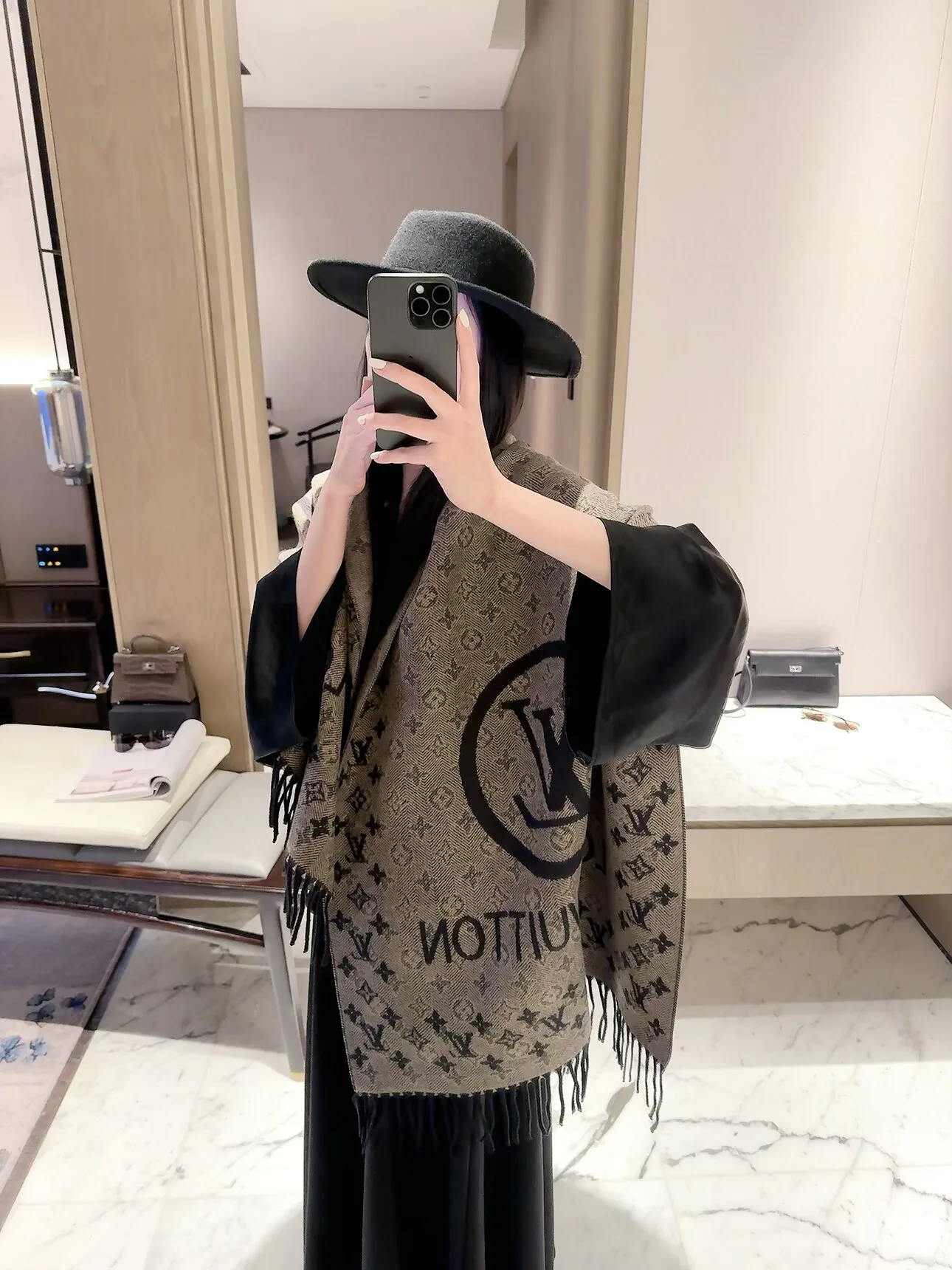 Scarves LOUIS VUITTON 18322561