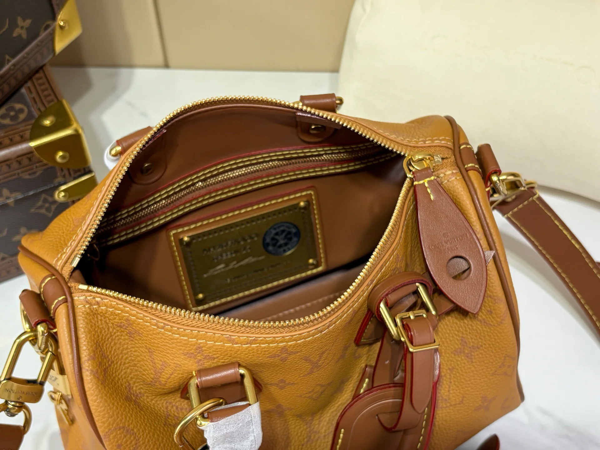 Women's Shoulder Bags LOUIS VUITTON 18391193
