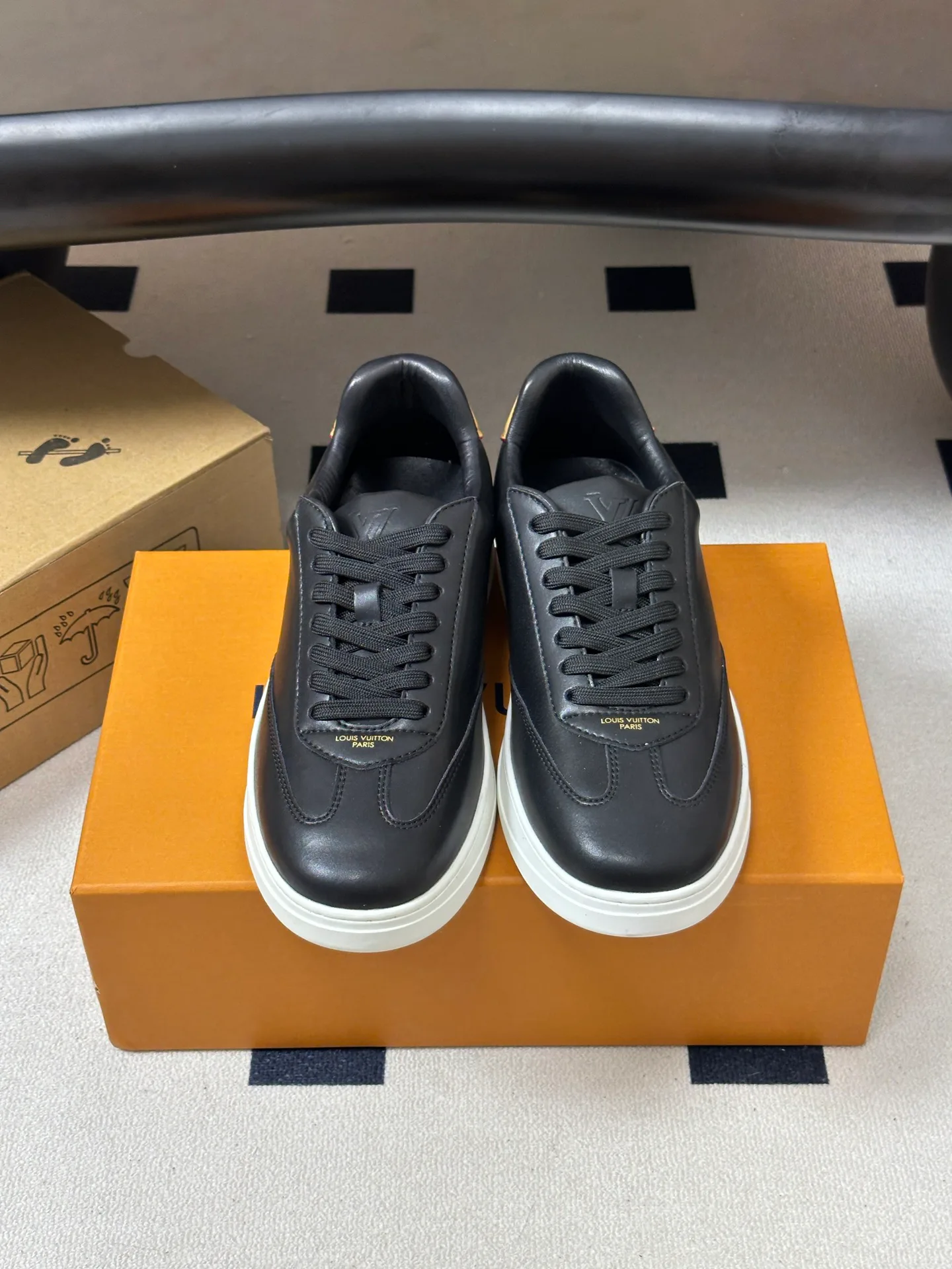Men's Sneakers LOUIS VUITTON 18340906