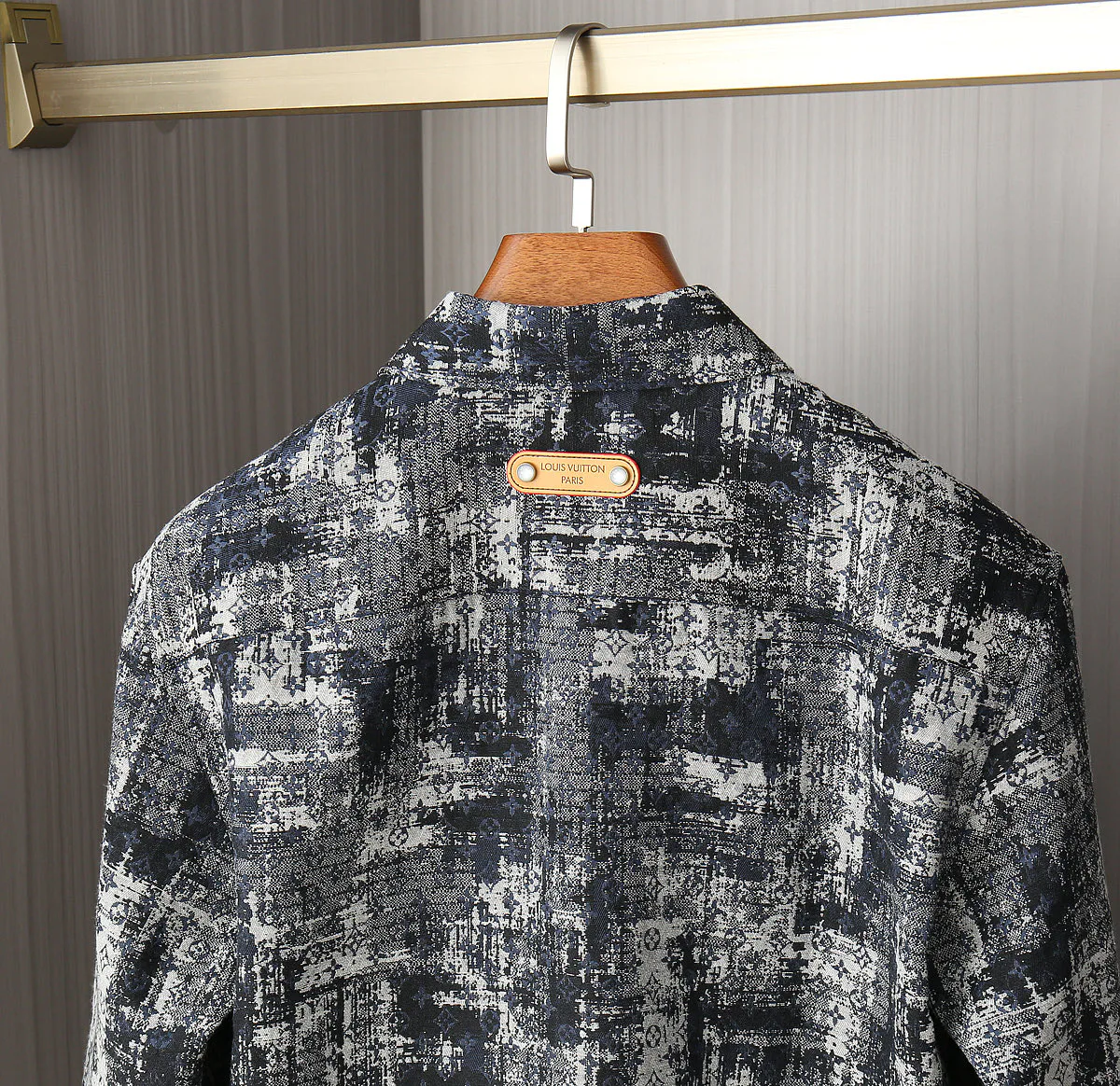 Men's Shirts LOUIS VUITTON 18256406