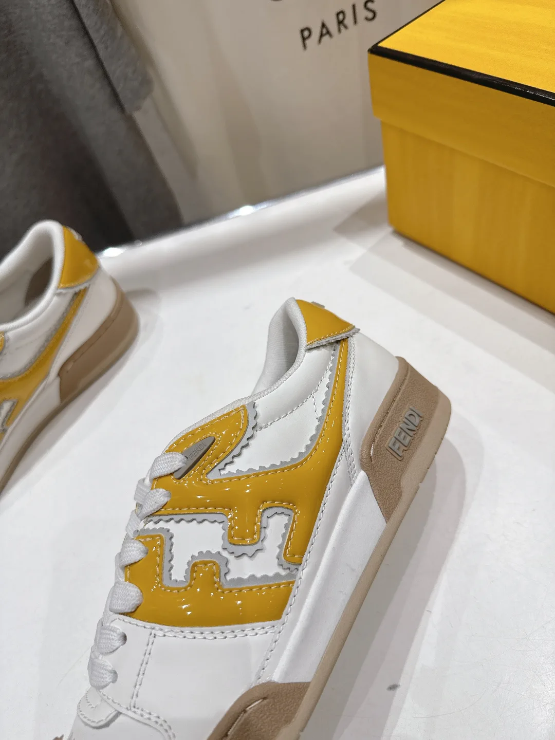 Women's Sneakers FENDI 17908430