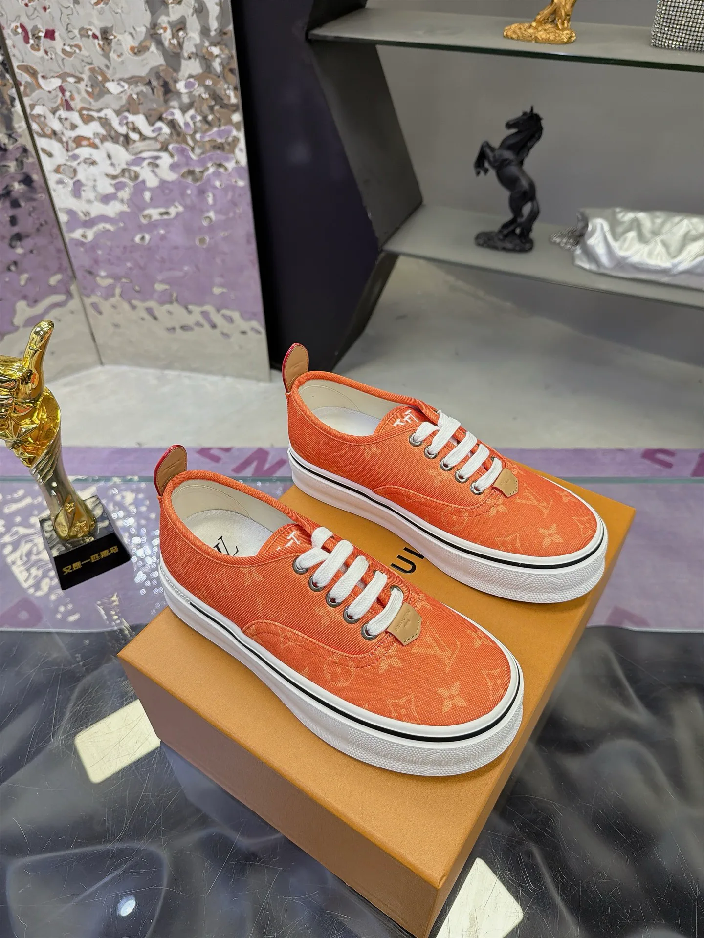 Men's Sneakers LOUIS VUITTON 17930903