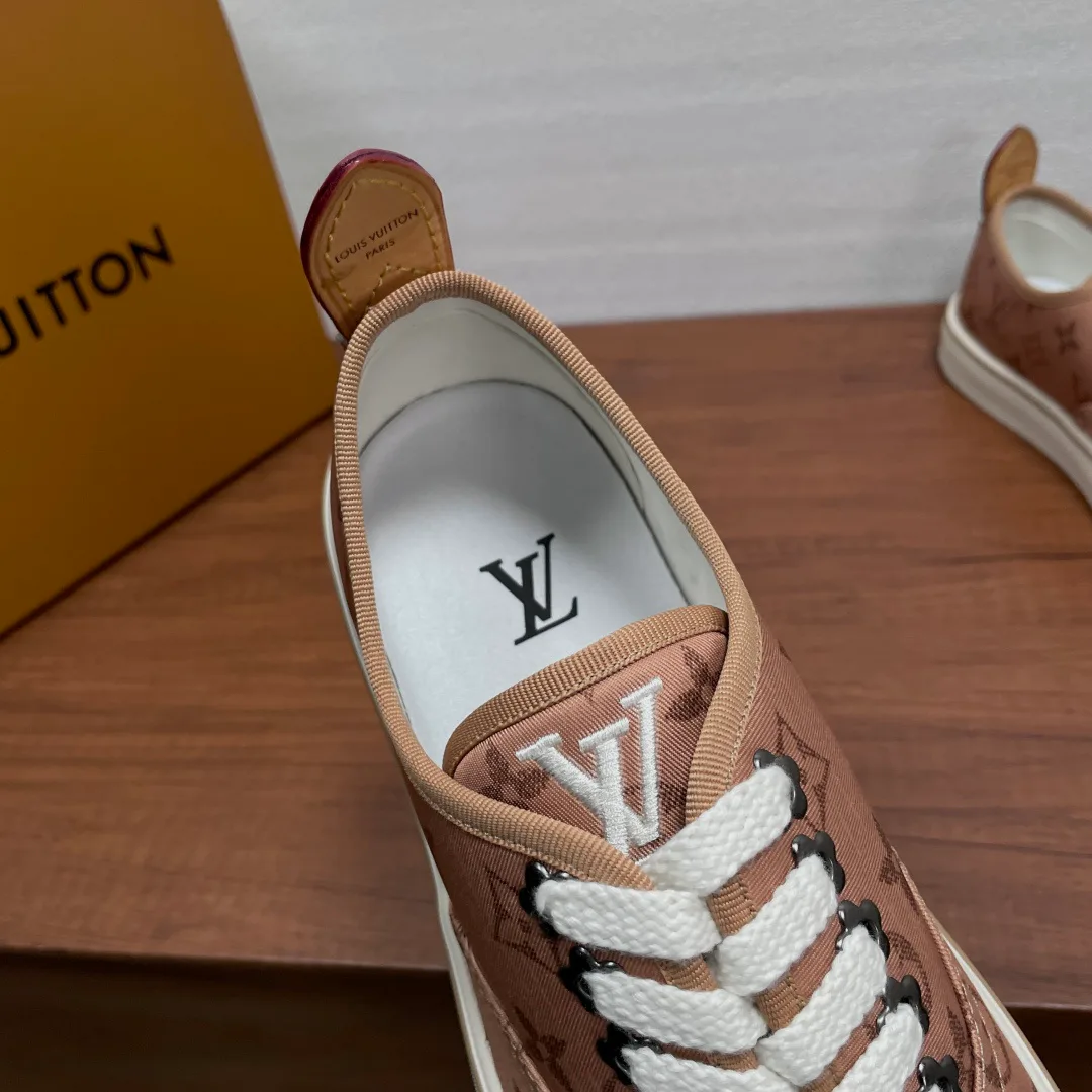 Кроссовки Мужские Louis Vuitton 18626476