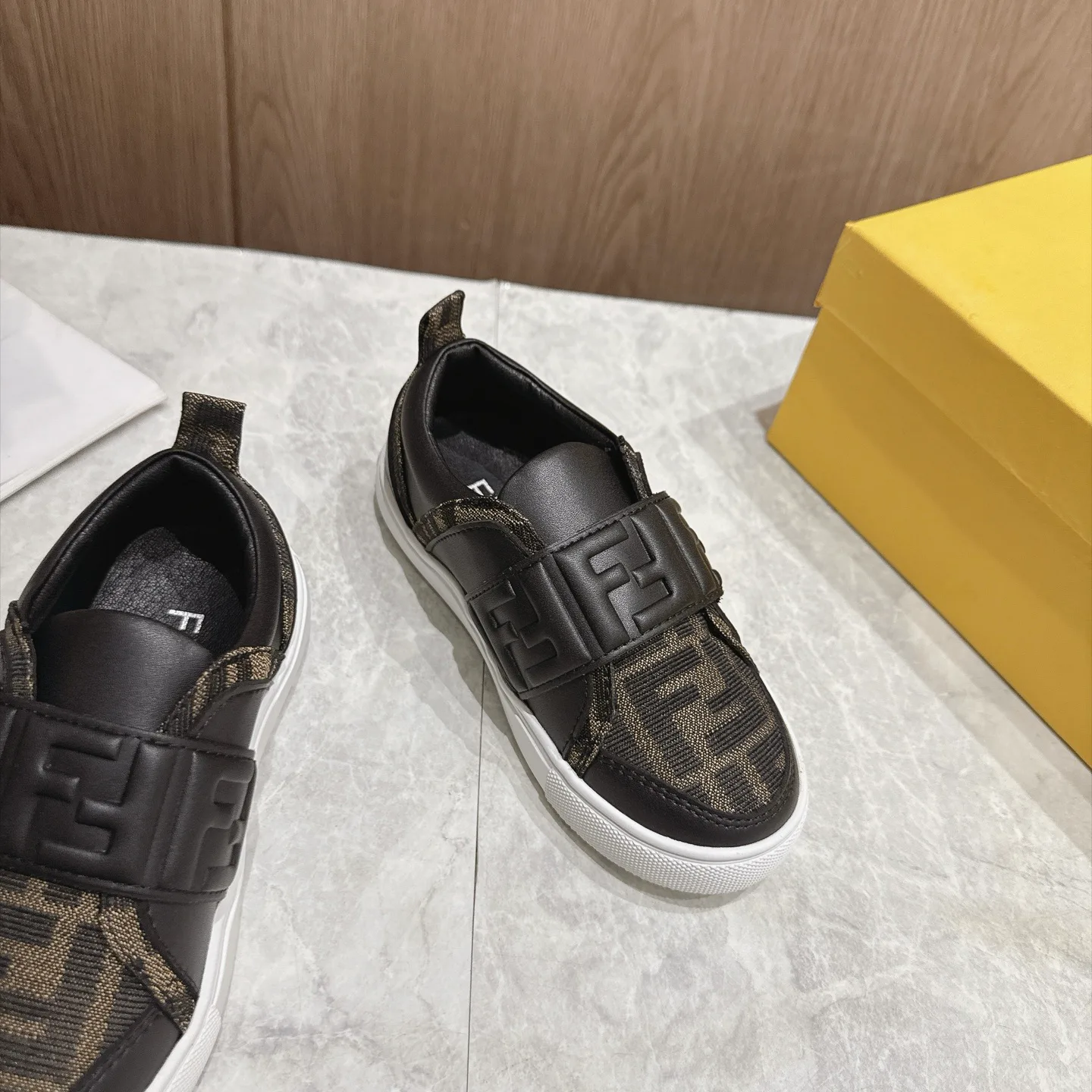 Men's Sneakers FENDI 18078340