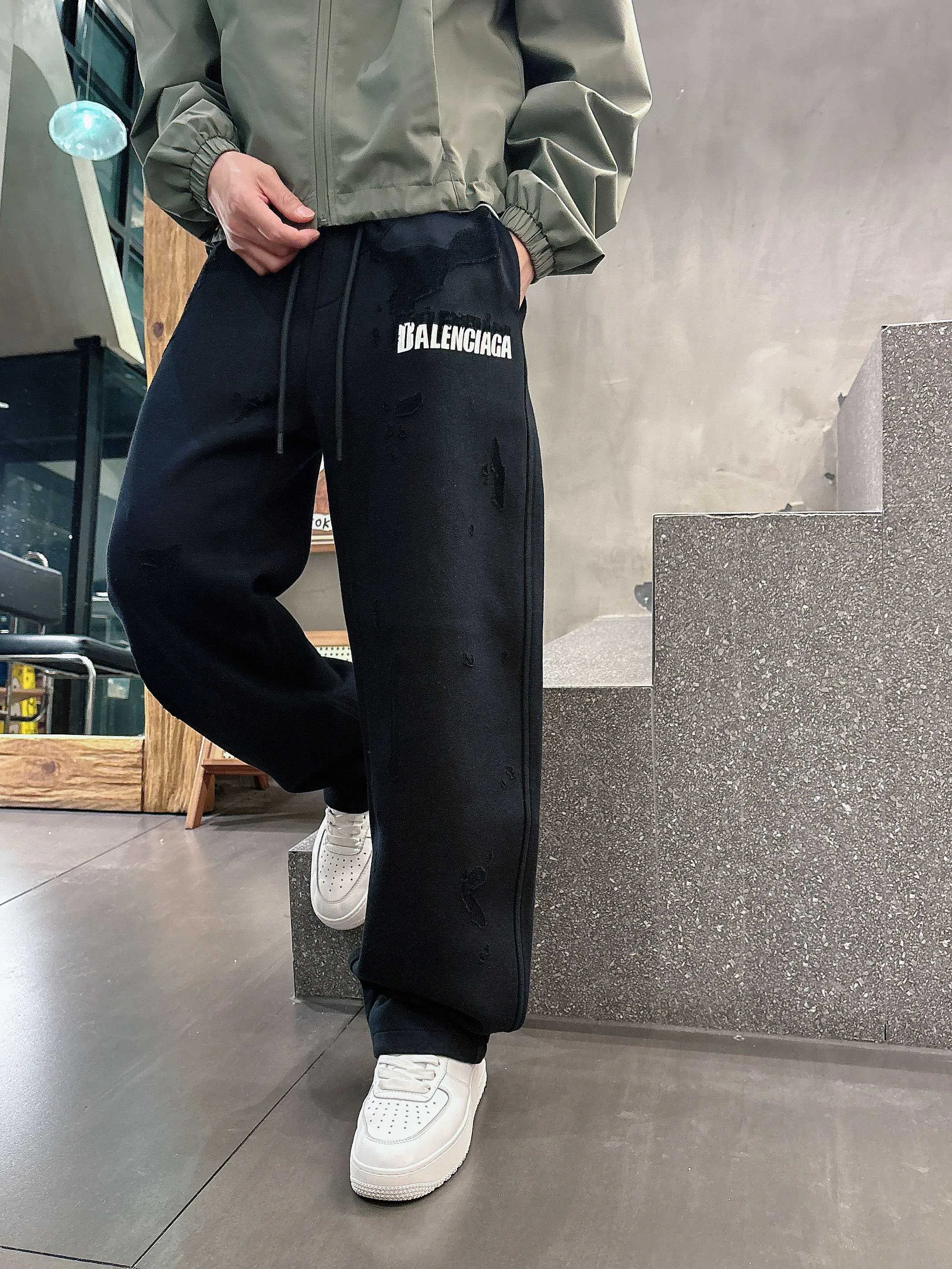 Men's Trousers BALENCIAGA 18368710