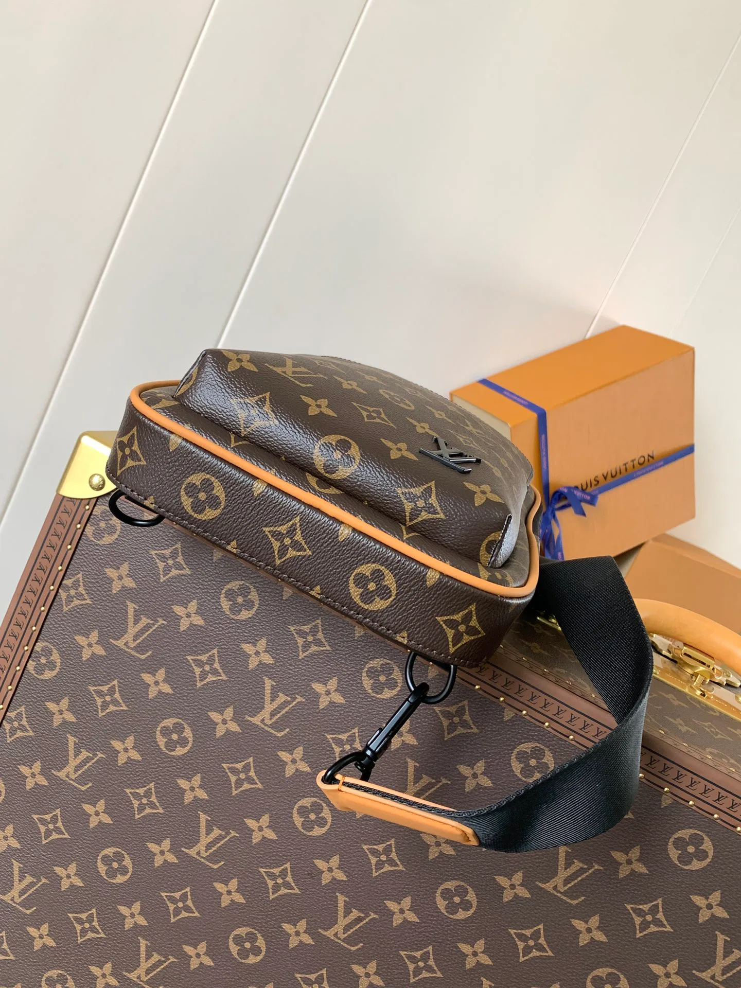 Women's Shoulder Bags LOUIS VUITTON 17948730