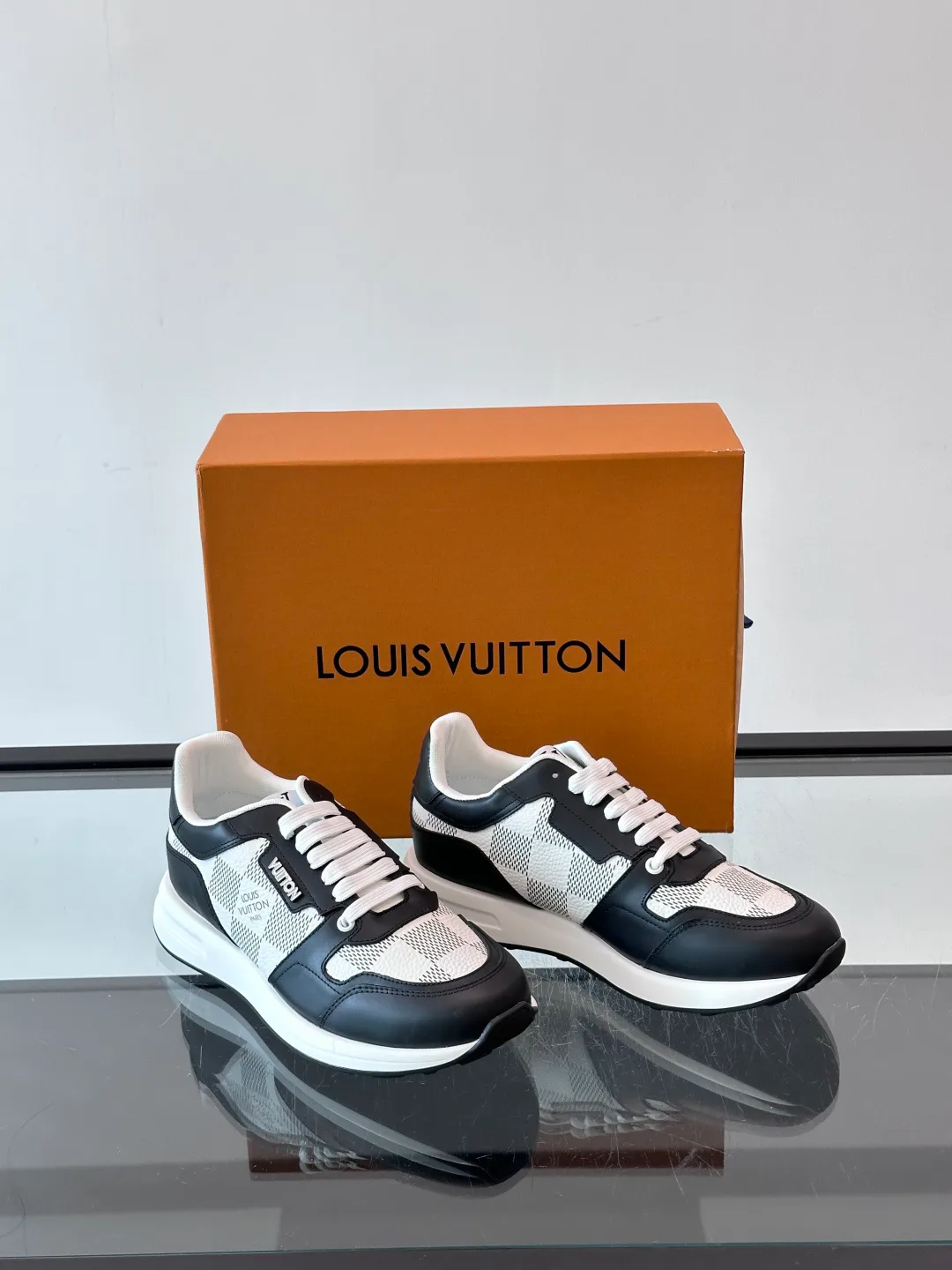 Men's Sneakers LOUIS VUITTON 18400554
