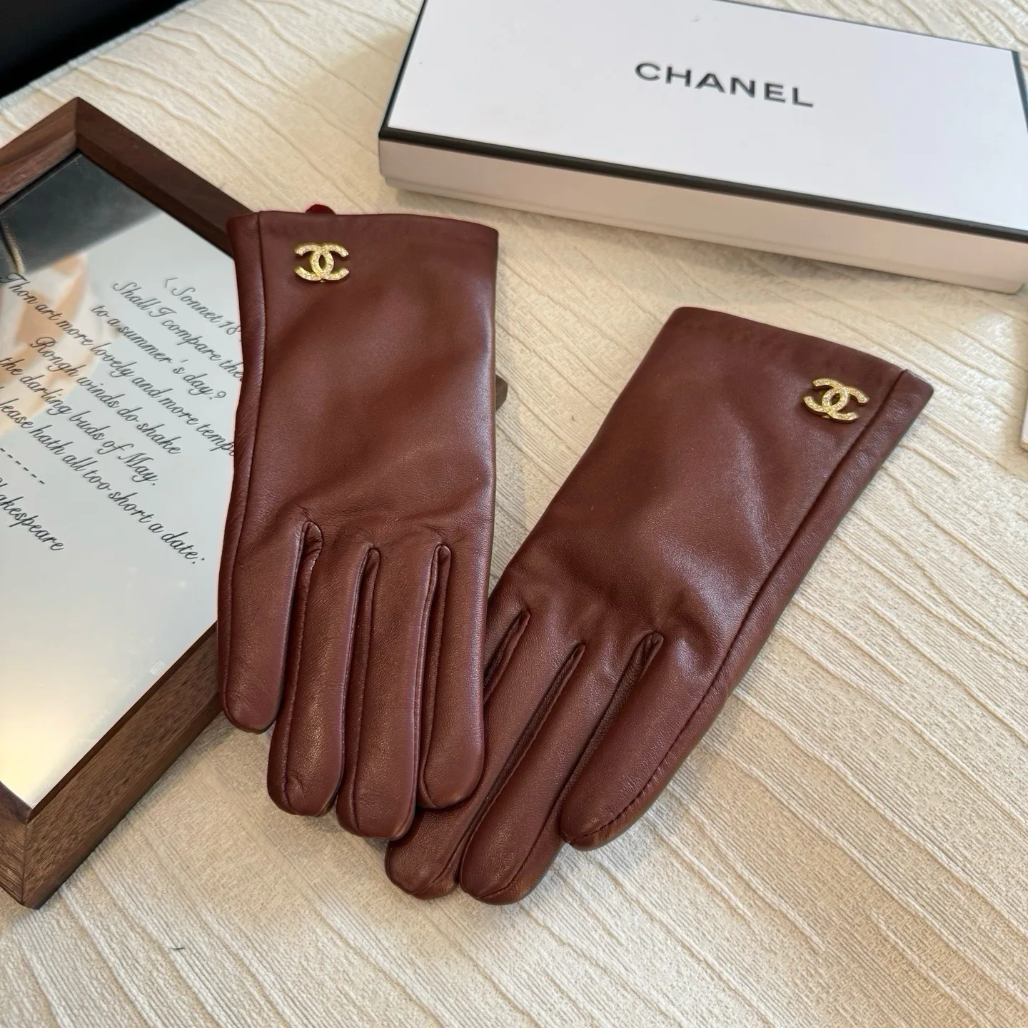 Gloves CHANEL 18003538