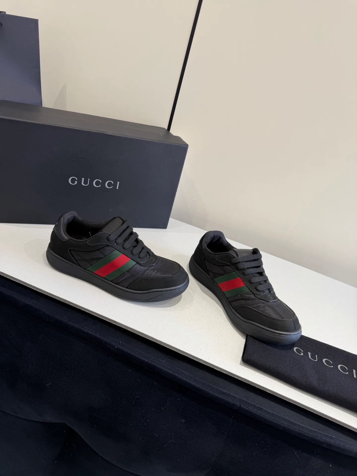 Women's Sneakers GUCCI 18369664