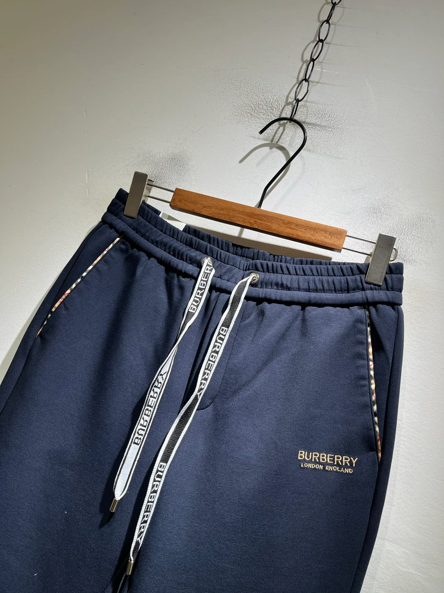 Men's Trousers BURBERRY 18343126