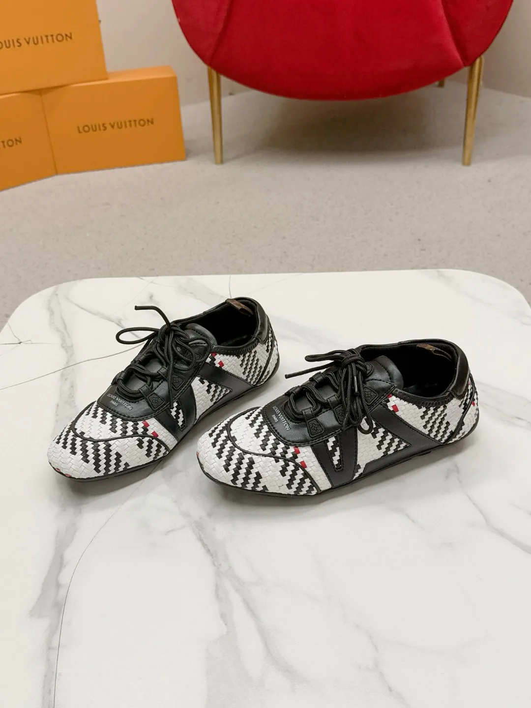 Women's Sneakers LOUIS VUITTON 17704487