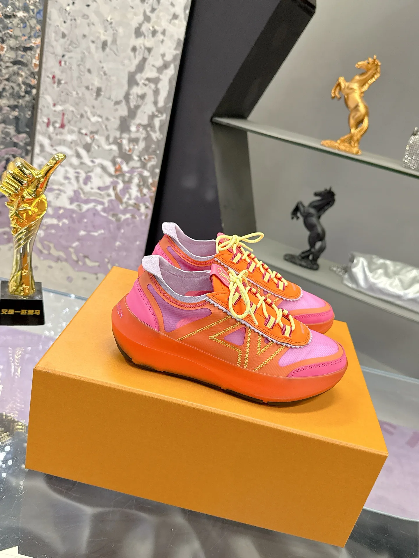 Women's Sneakers LOUIS VUITTON 17368531