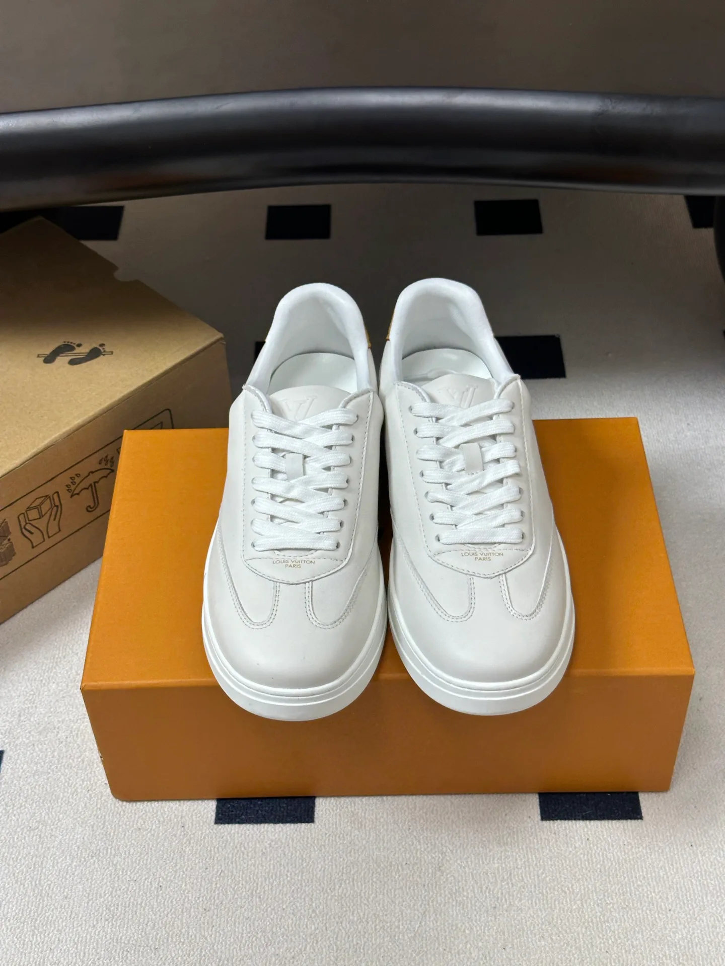 Men's Sneakers LOUIS VUITTON 18340907