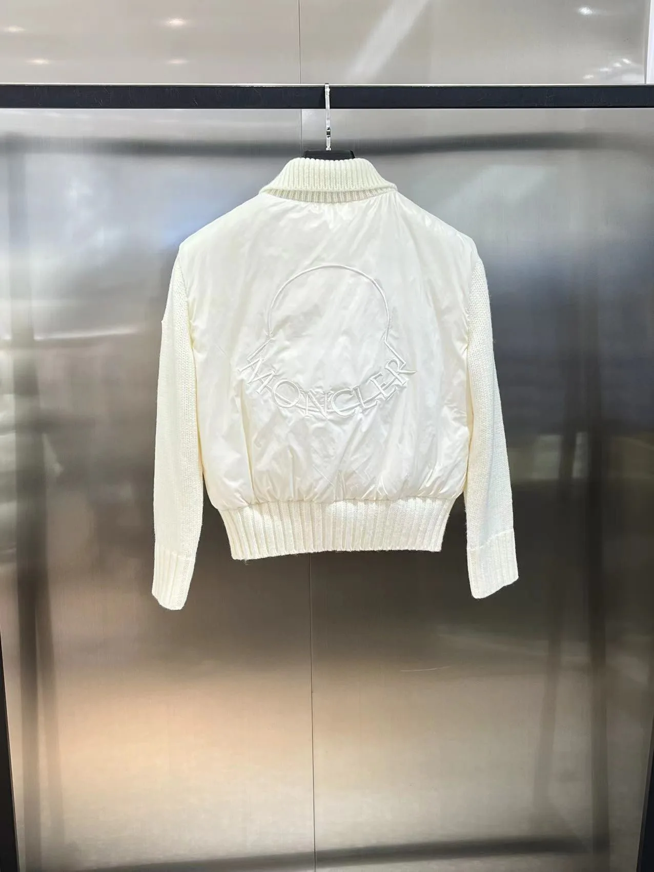 Women's Jackets And Down Jackets MONCLER 18129923
