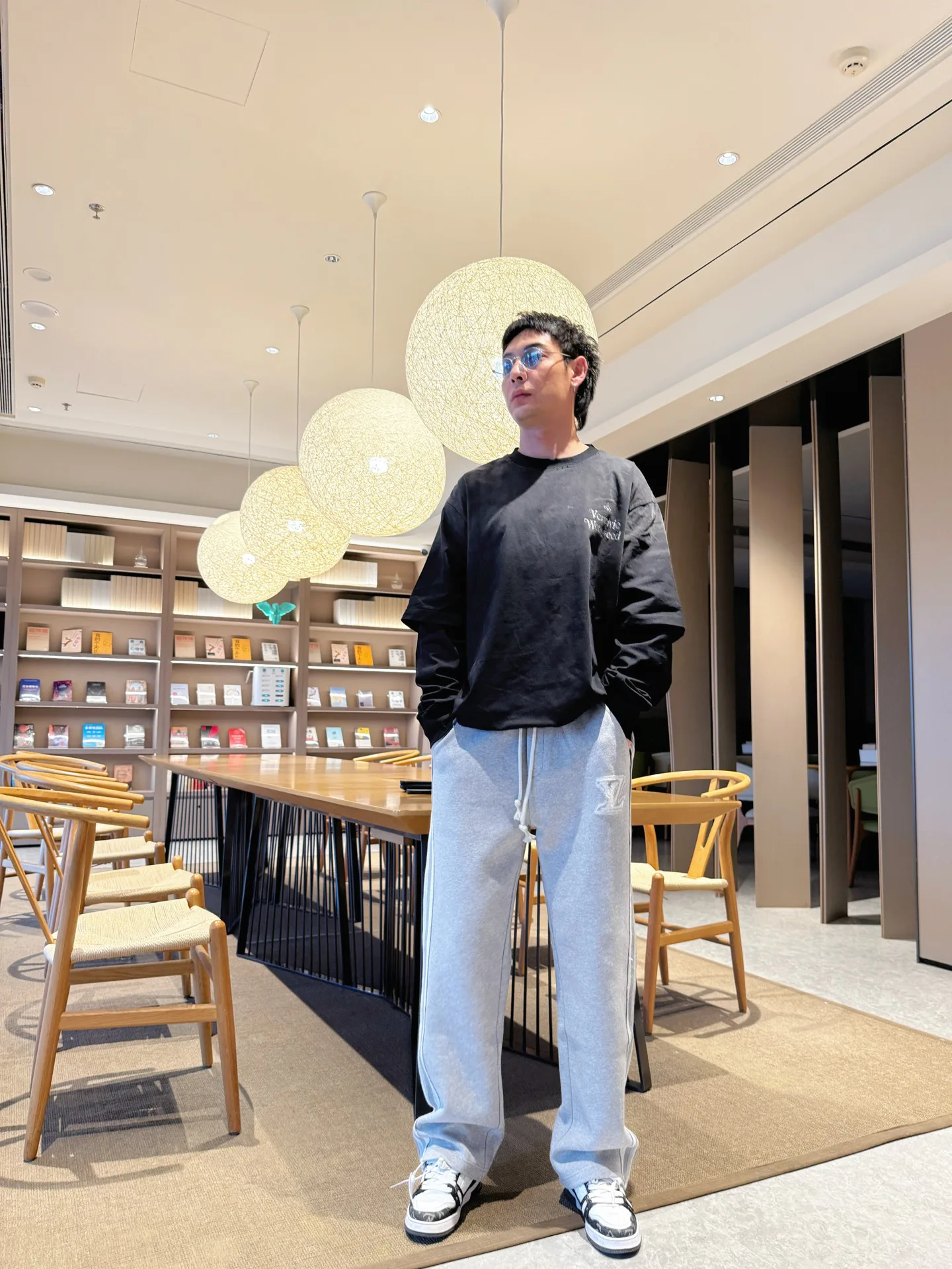 Men's Trousers LOUIS VUITTON 18345809