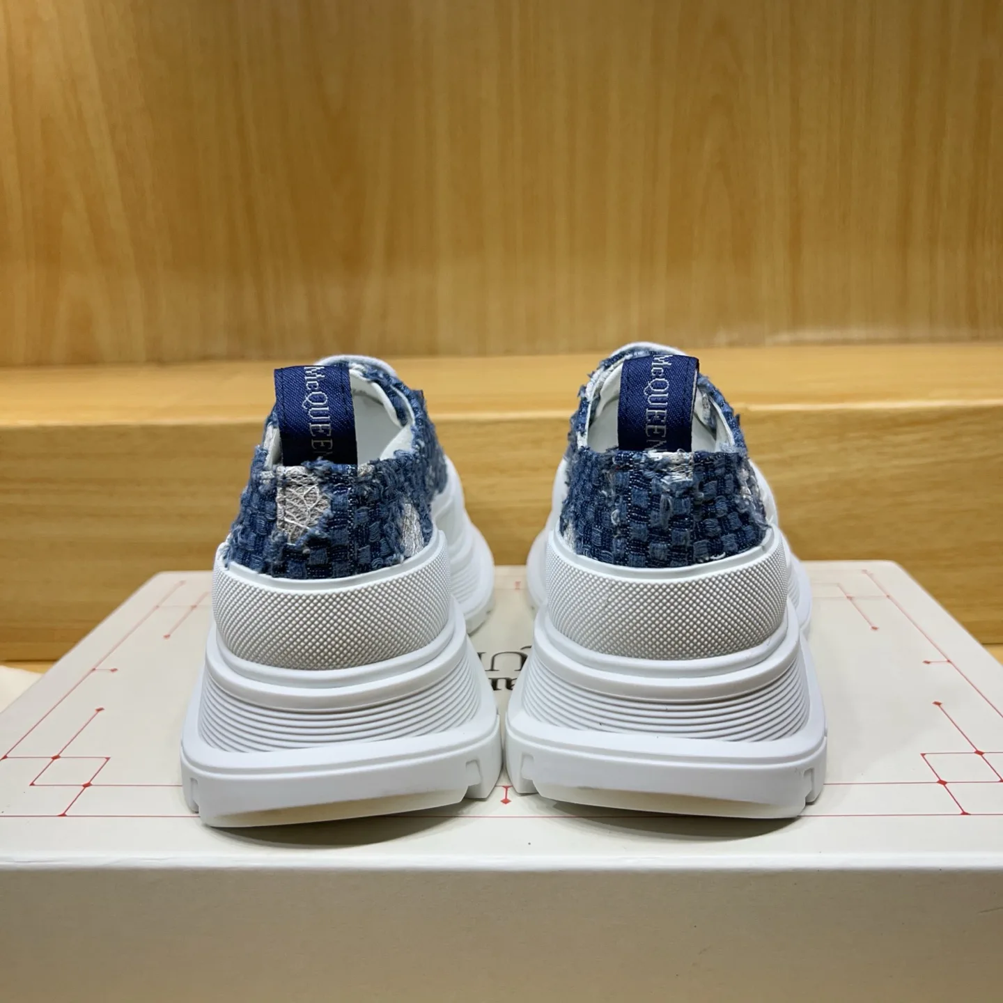 Women's Sneakers ALEXANDER MCQUEEN 17545166
