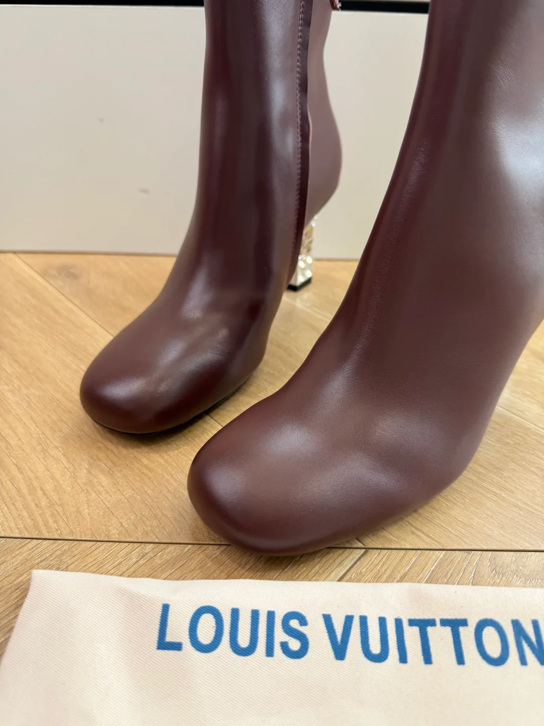Women's Booties LOUIS VUITTON 17940261