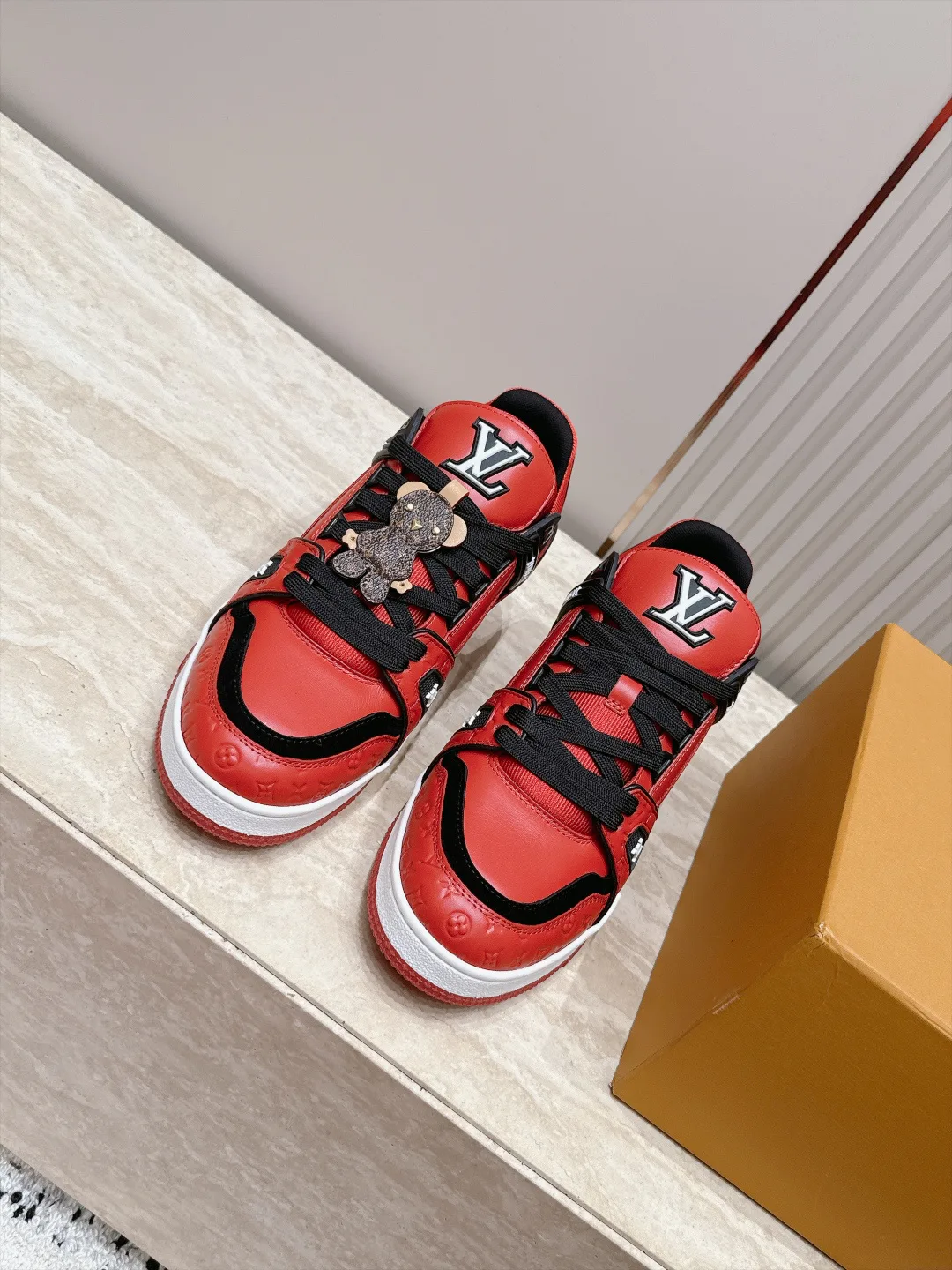 Women's Sneakers LOUIS VUITTON 17866561