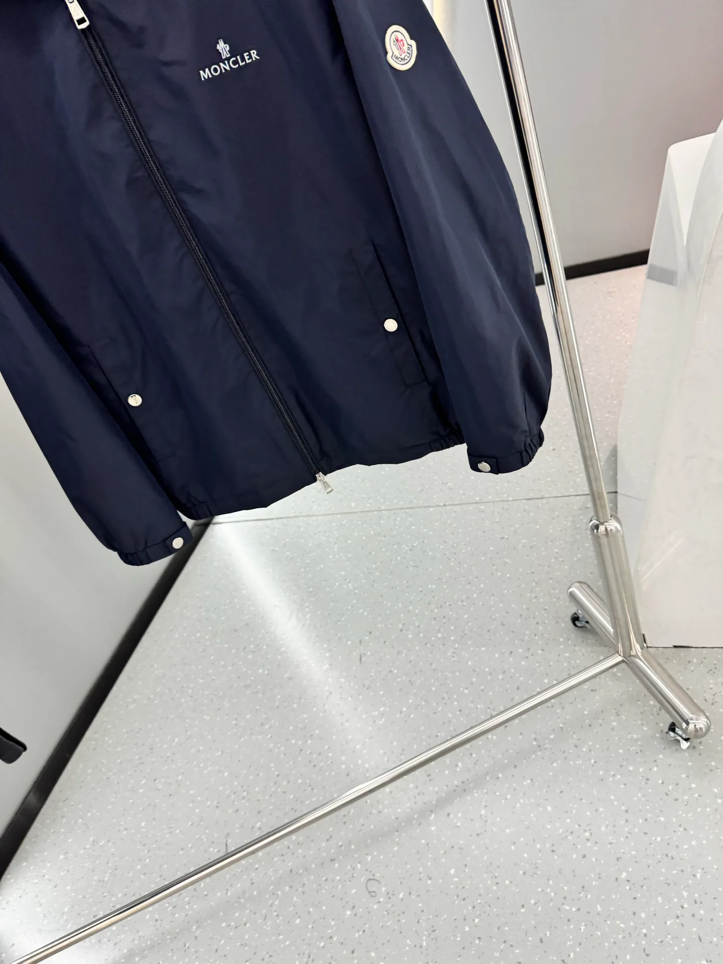 Men's Jackets And Down Jackets MONCLER 18510179