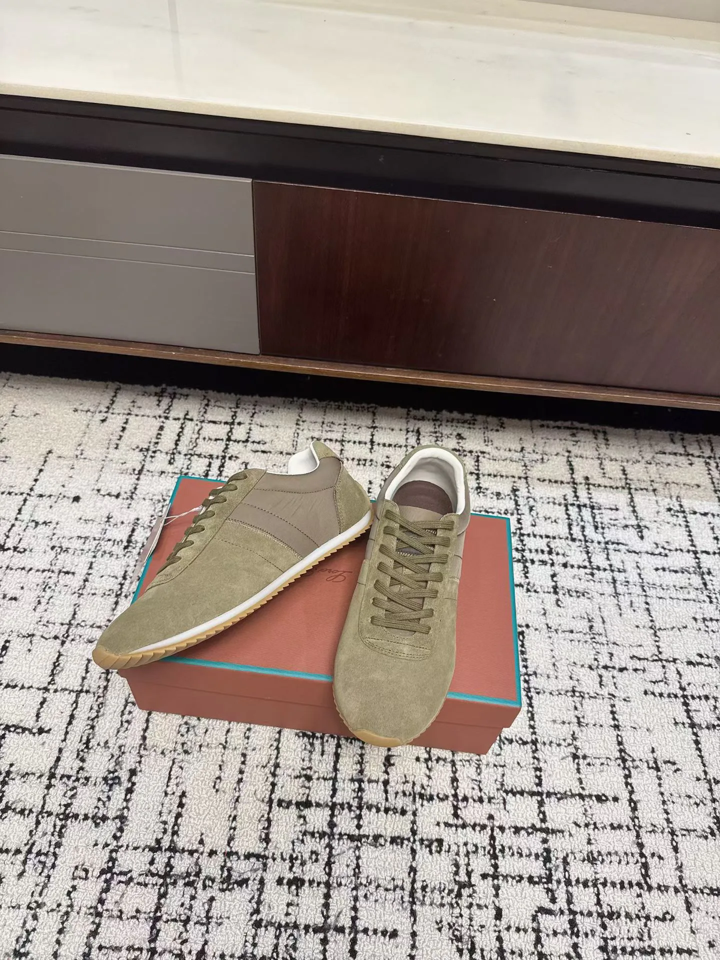 Women's Sneakers LORO PIANA 17335019