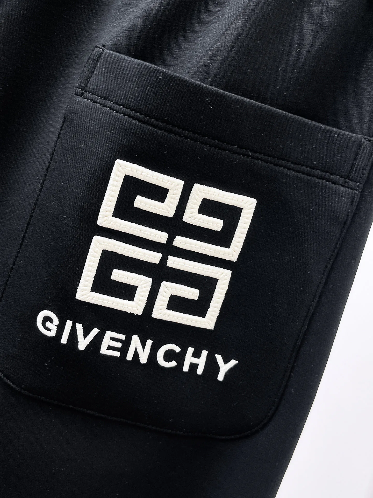 Men's Trousers GIVENCHY 18399392