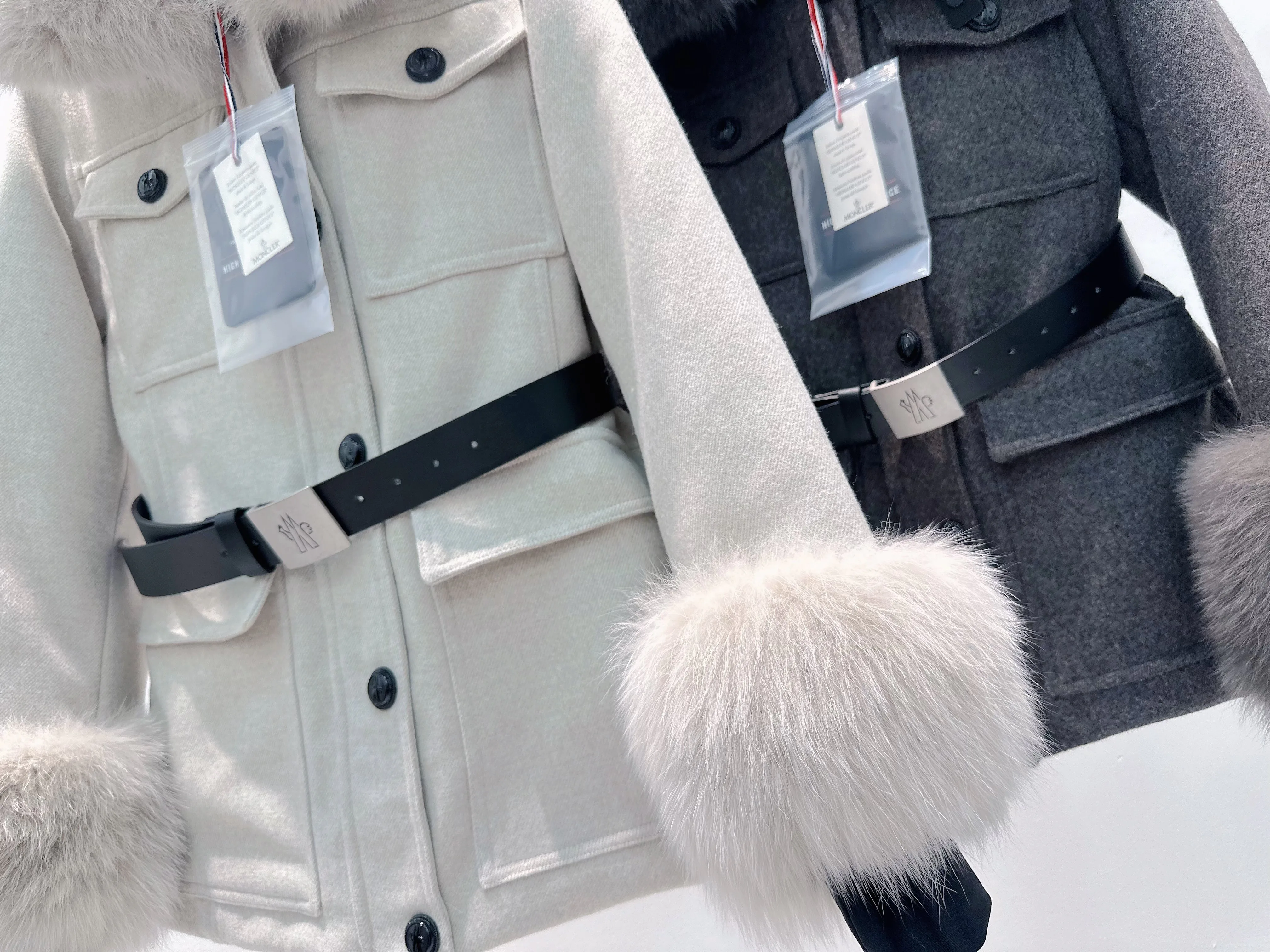 Women's Jackets And Down Jackets MONCLER 18298072