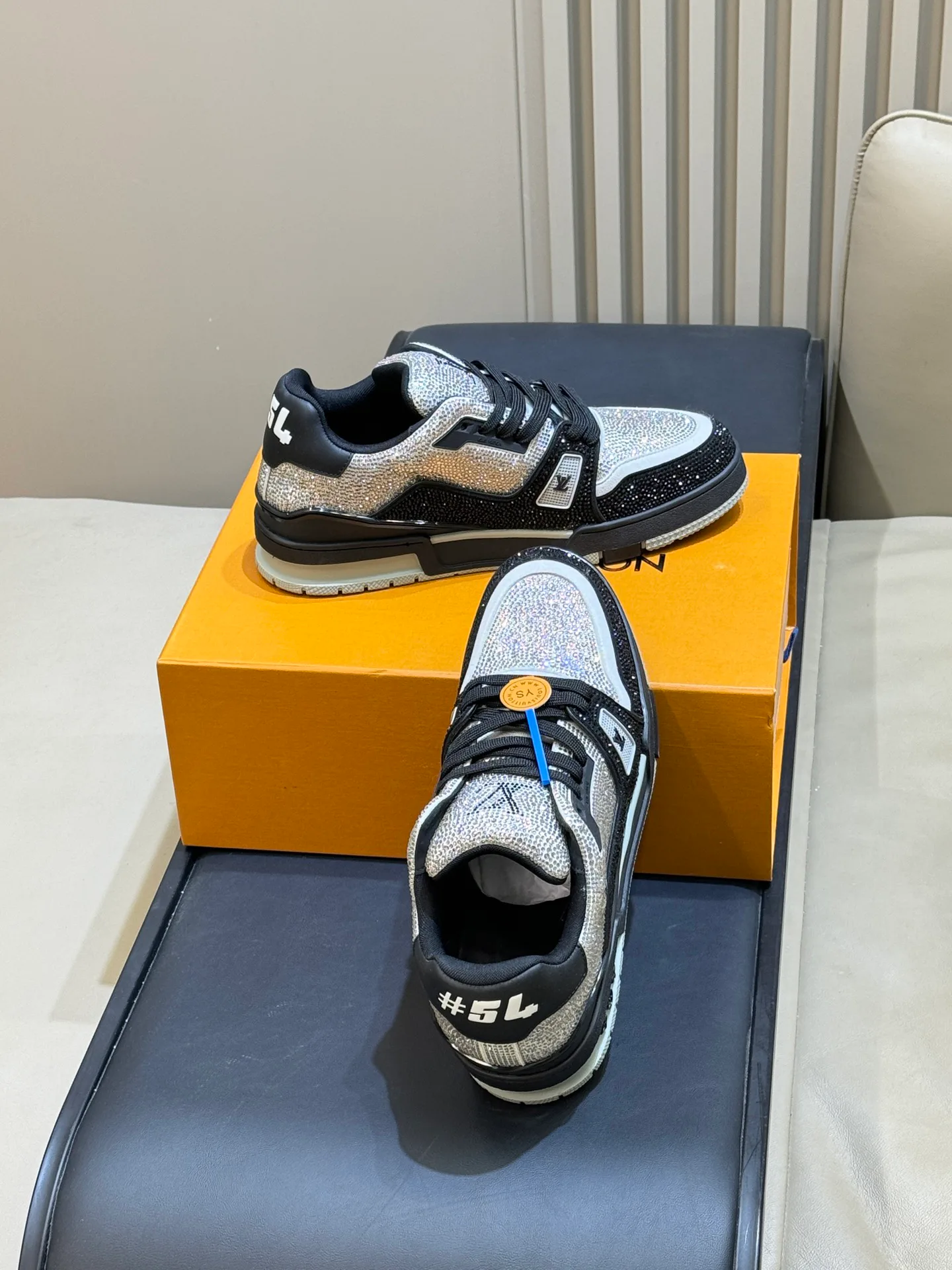 Men's Sneakers LOUIS VUITTON 18073566