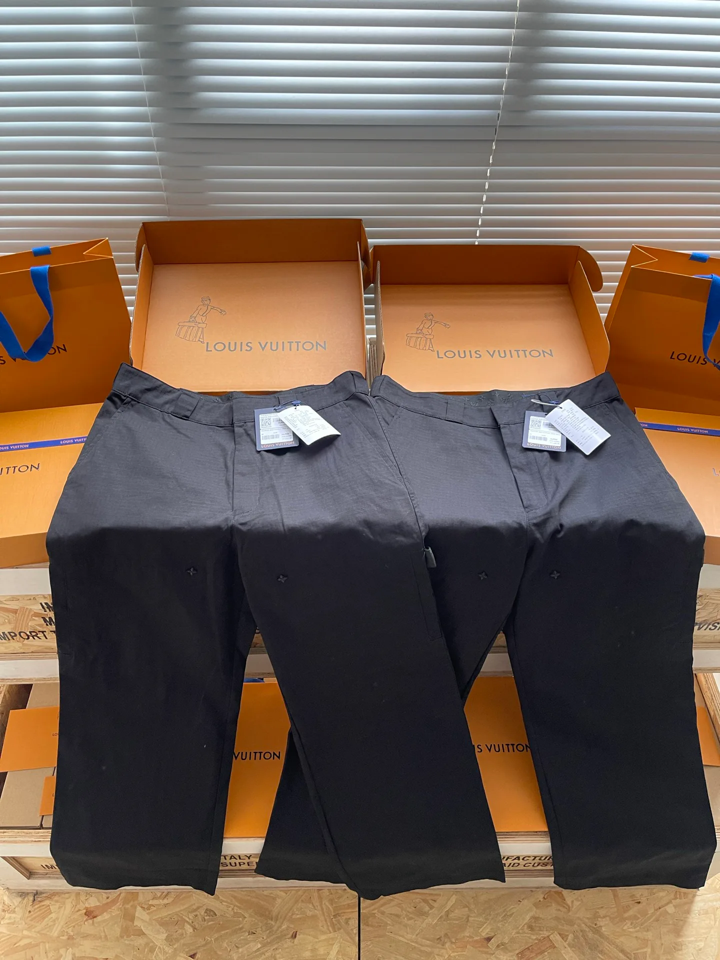 Men's Trousers LOUIS VUITTON 18513938