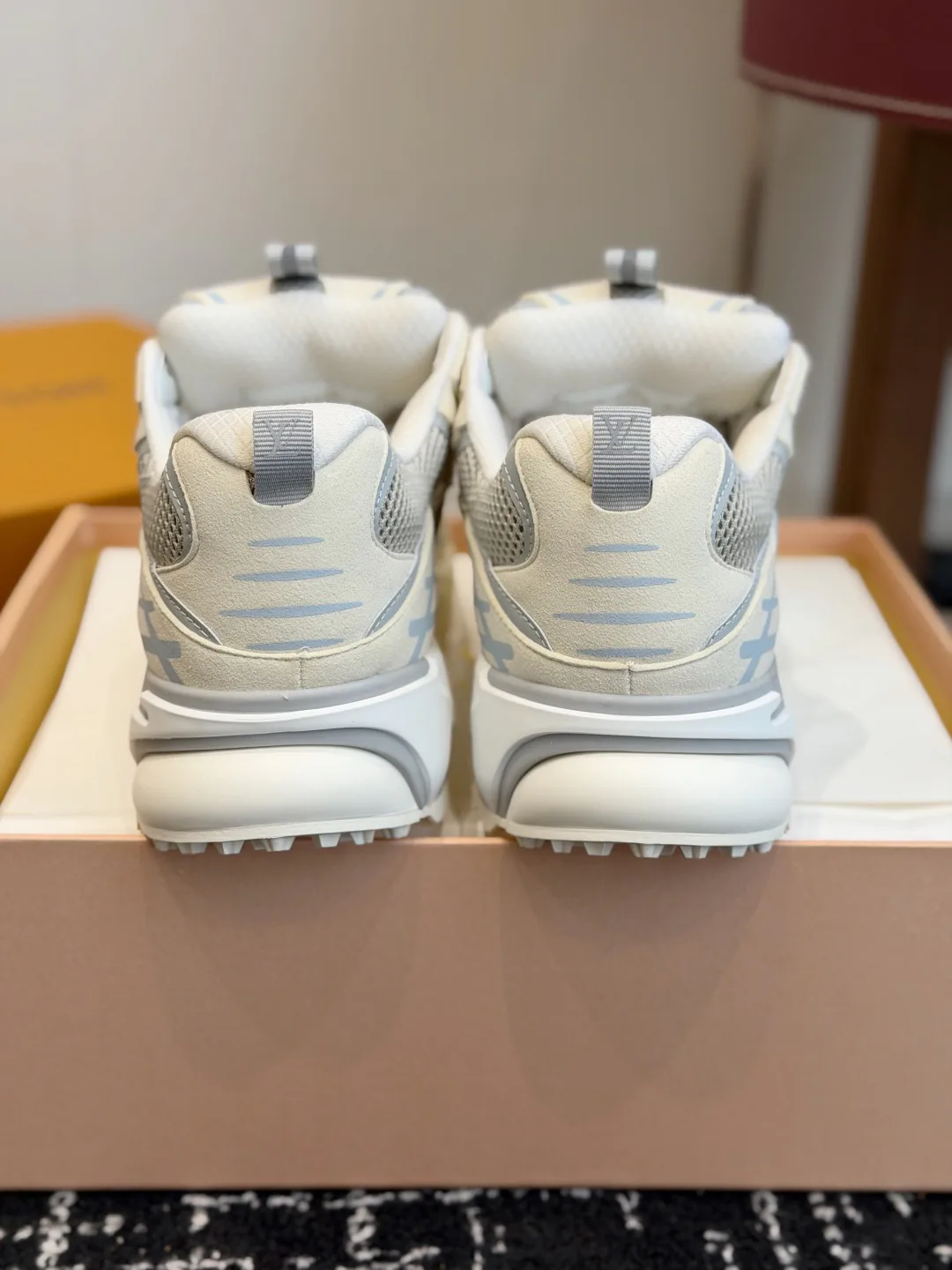 Men's Sneakers LOUIS VUITTON 17437988