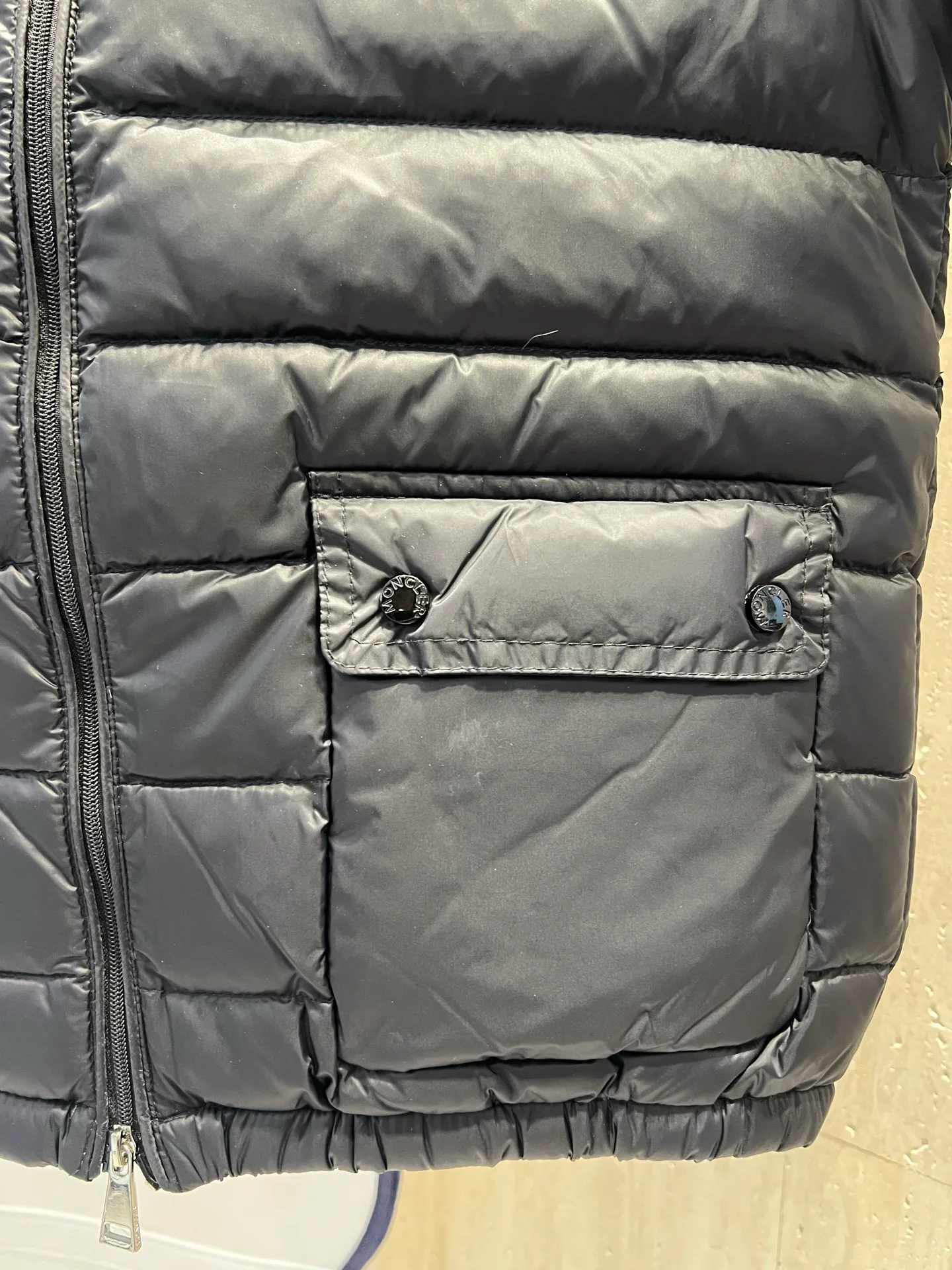 Women's Jackets And Down Jackets MONCLER 18212695